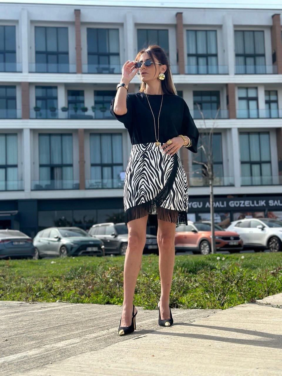 Püskül Detaylı Zebra Etek