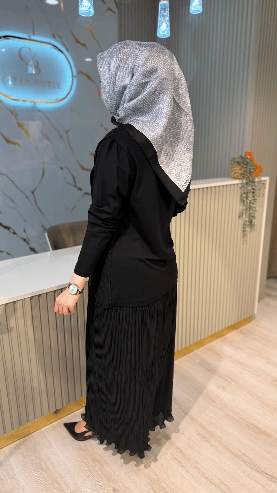374 JAKAR PİLİSELİ ETEKLİ TAKIM - SİYAH