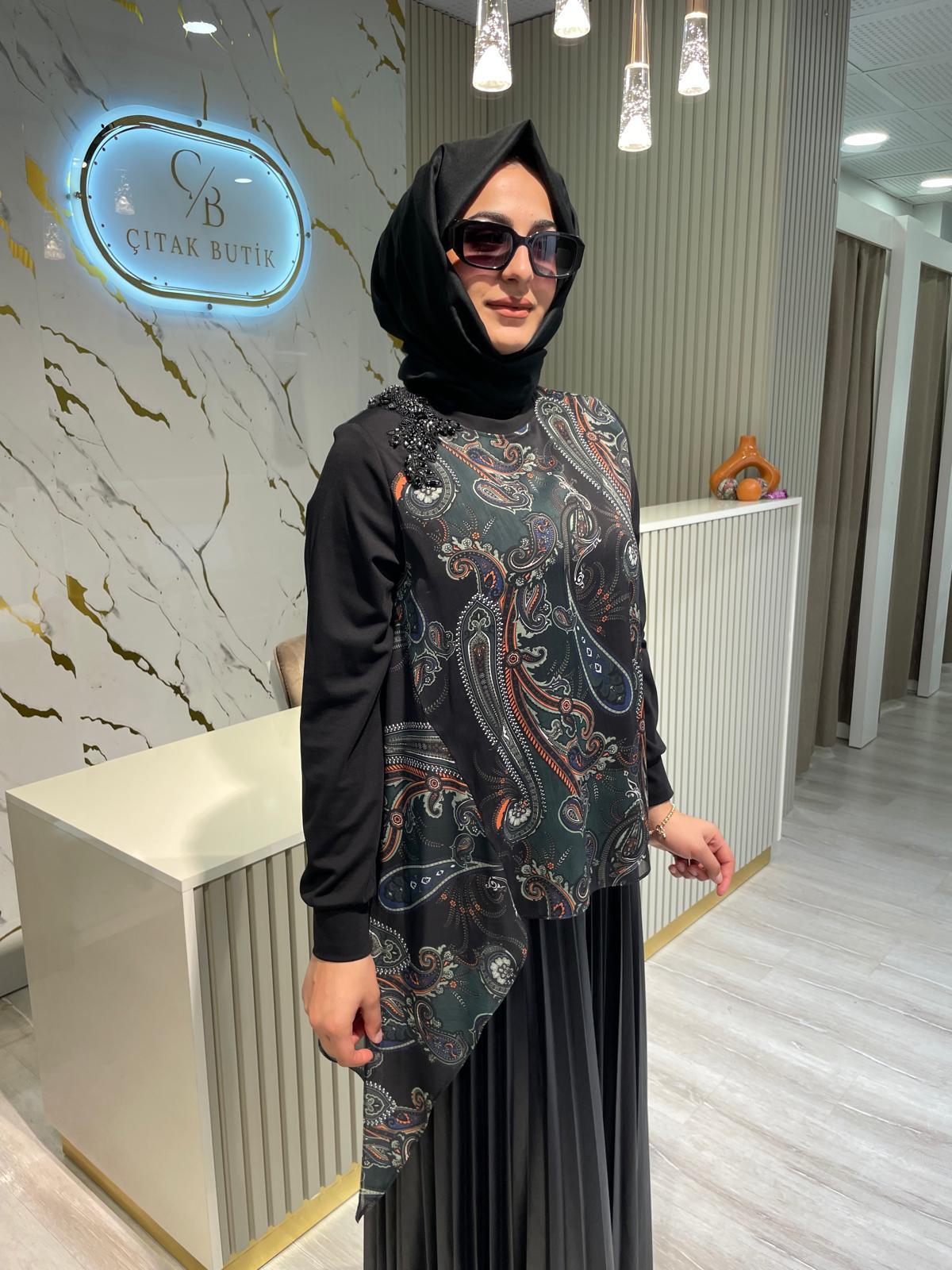 FUAT GÜRŞEN 4307 OMUZU TAŞ İŞLEMELİ DESENLİ TUNİK-SİYAH