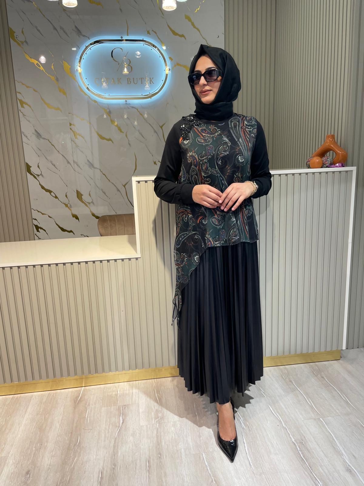 FUAT GÜRŞEN 4307 OMUZU TAŞ İŞLEMELİ DESENLİ TUNİK-SİYAH