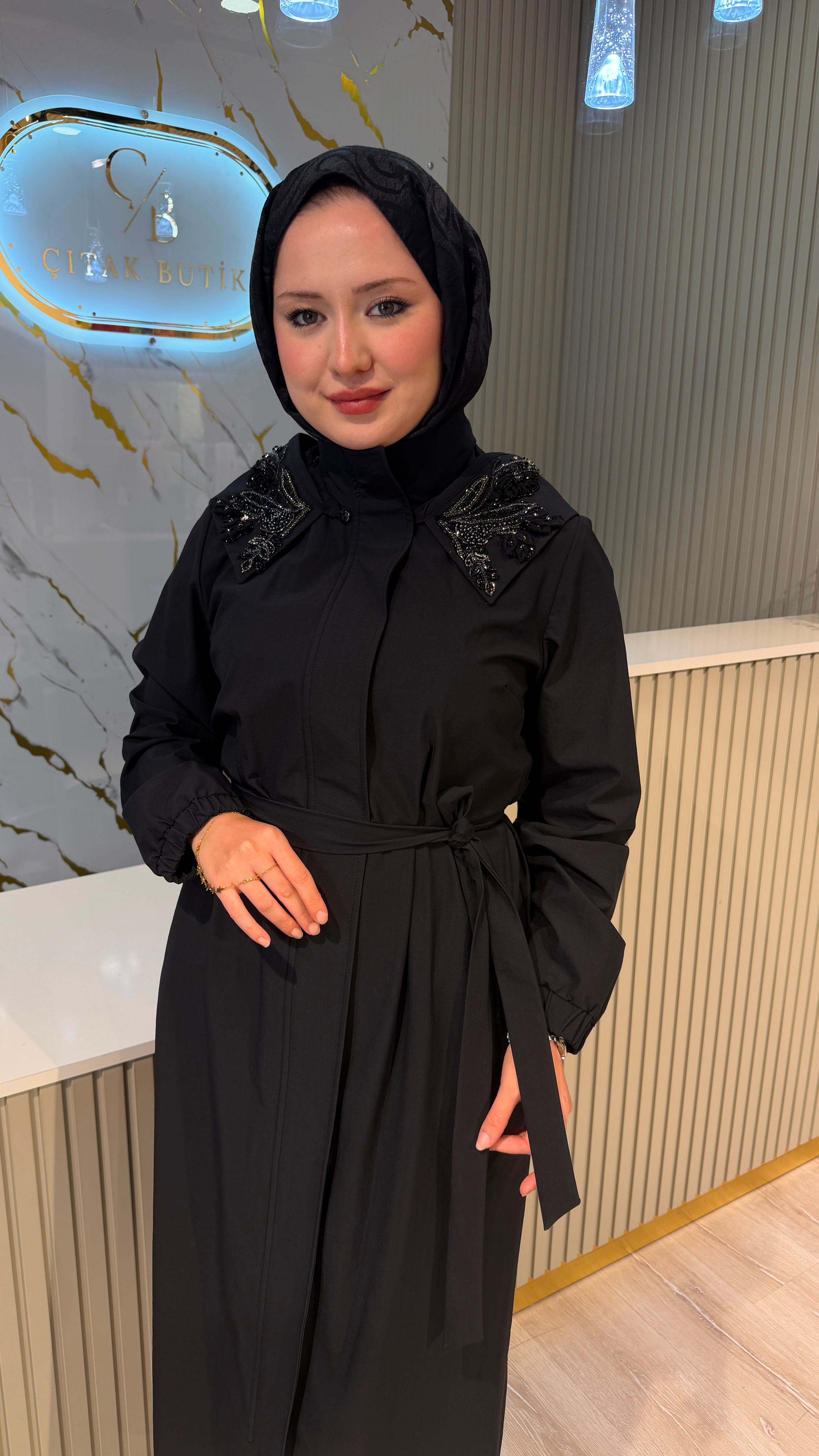 FUAT GÜRŞEN 5635 YAKA BONCUK DETAY KAP- SİYAH