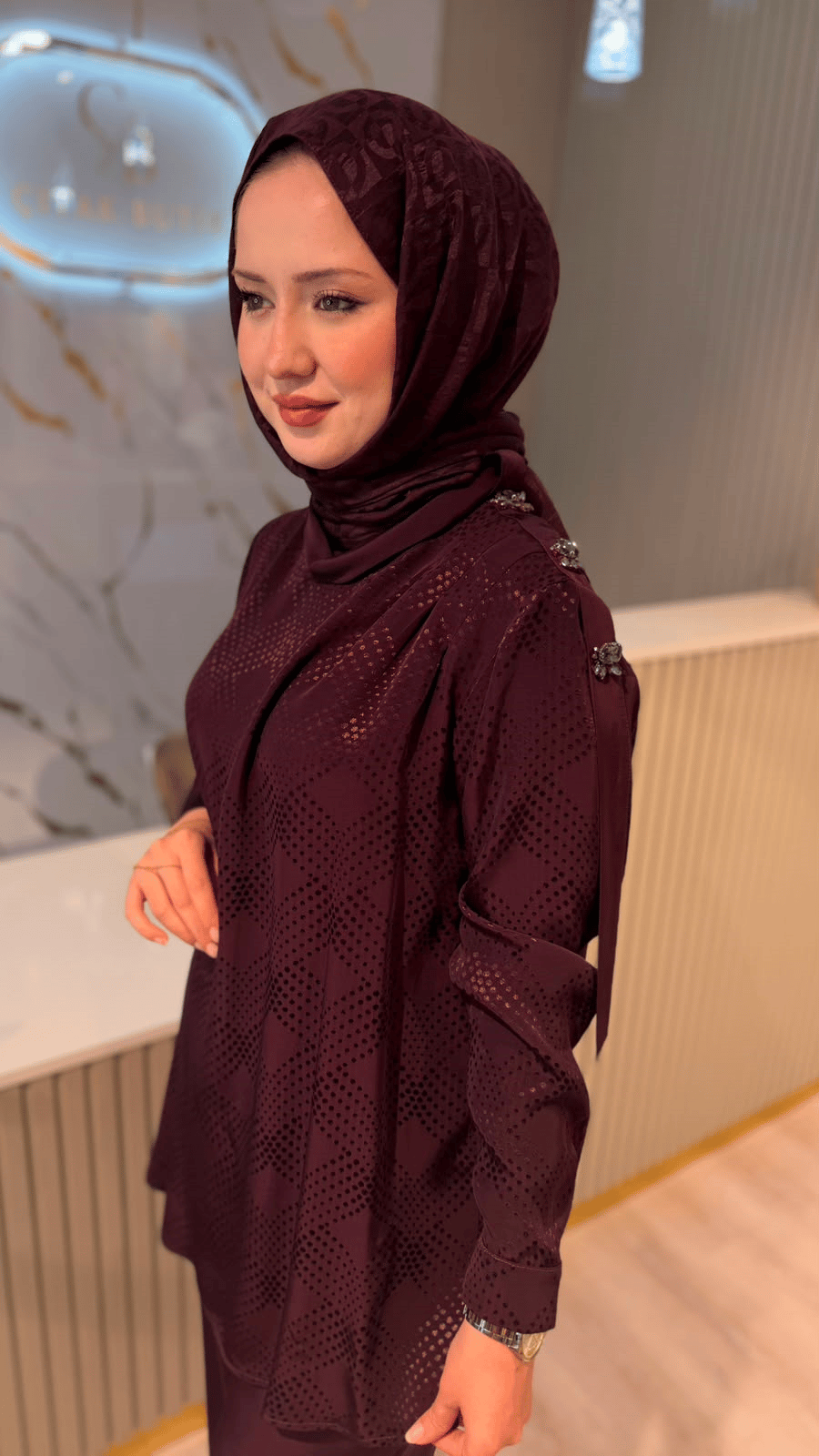 FUAT GÜRŞEN 6201 OMUZ TAŞ DETAYLI PANTOLONLU TAKIM - MÜRDÜM