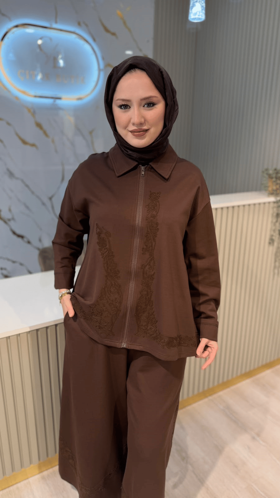 GHİSA 9387 NAKIŞ DETAY TAKIM- KAHVE