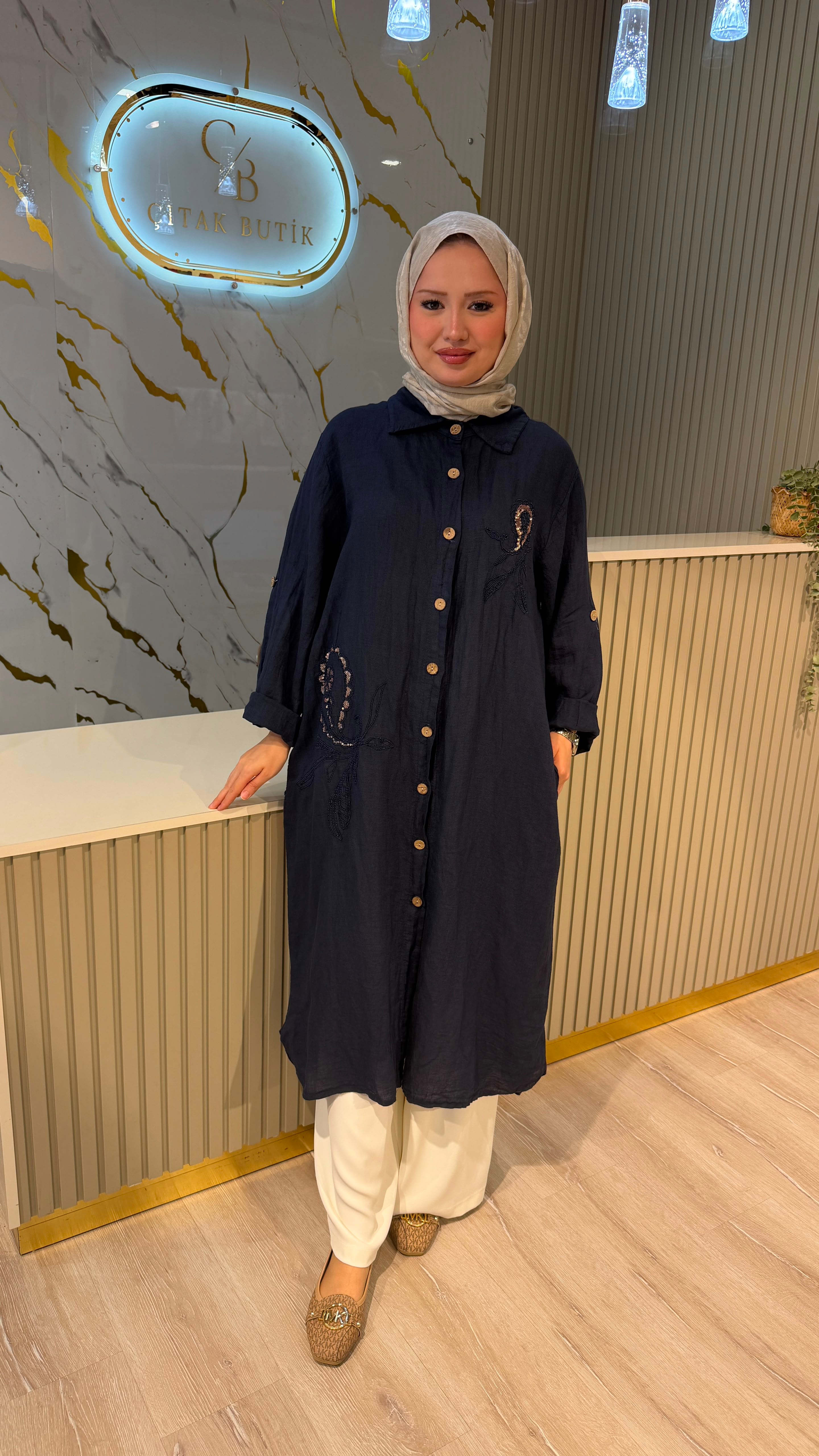 İTHAL 807 NAKIŞ PUL DETAYLI GÖMLEK KAP - LACİVERT