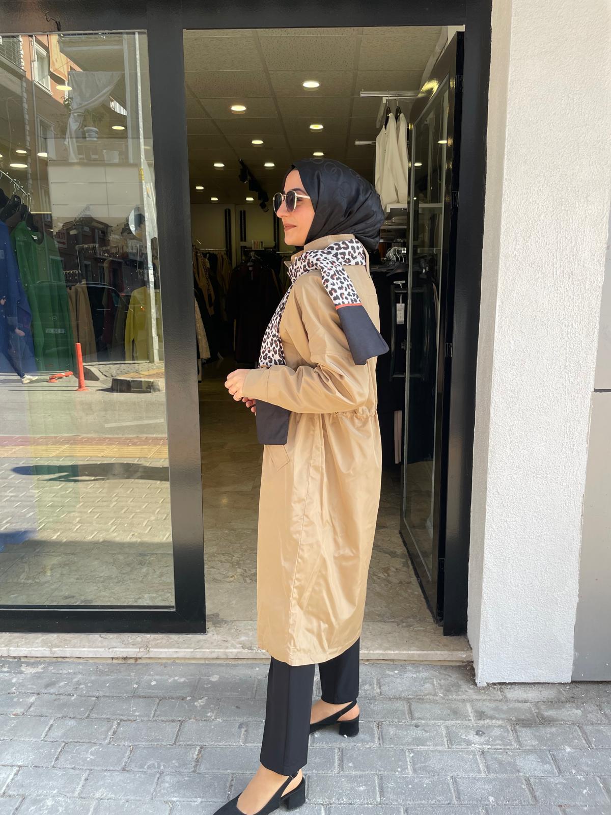 Leopar Atkı Detaylı Trençkot-Camel