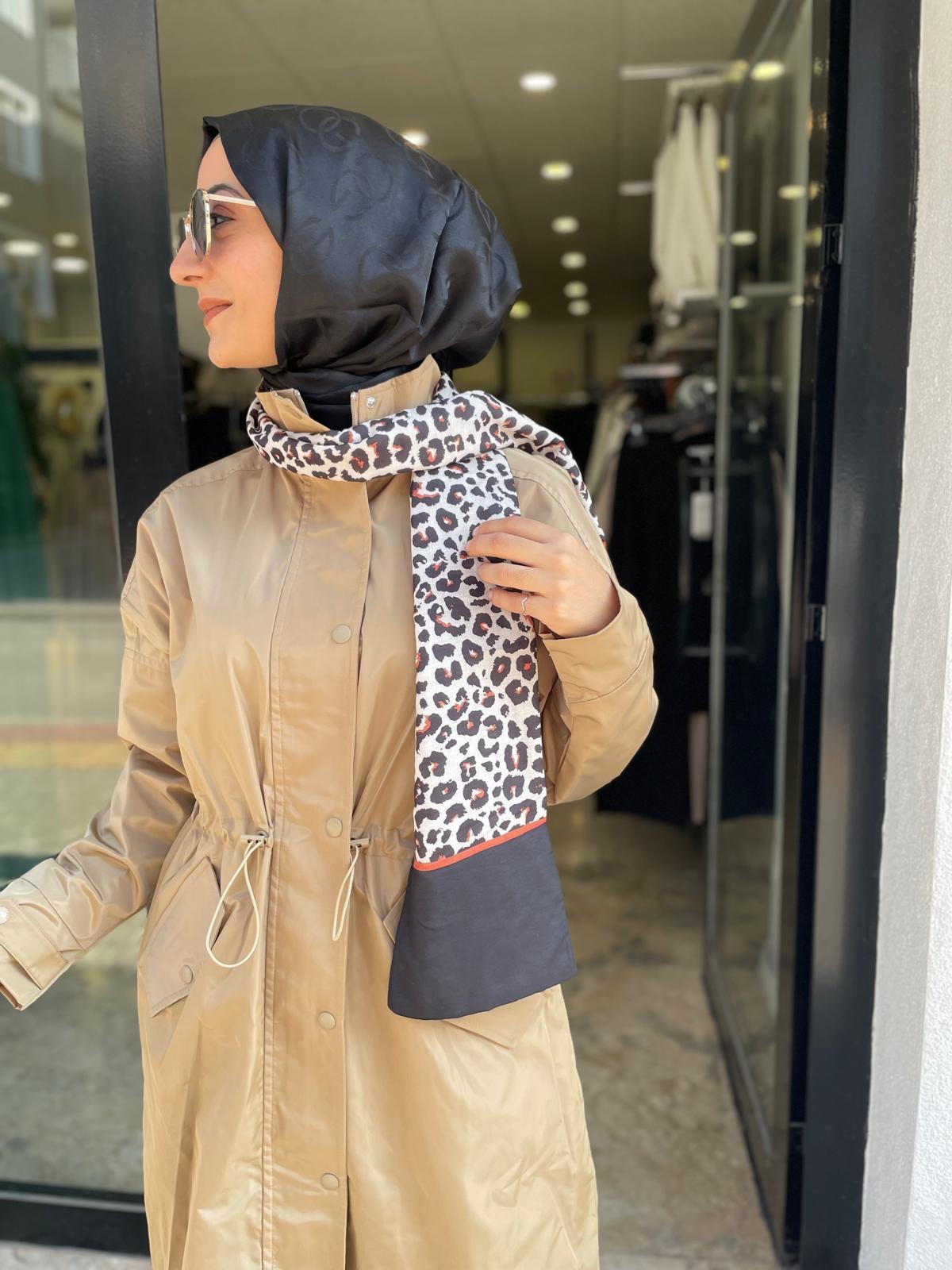 Leopar Atkı Detaylı Trençkot-Camel