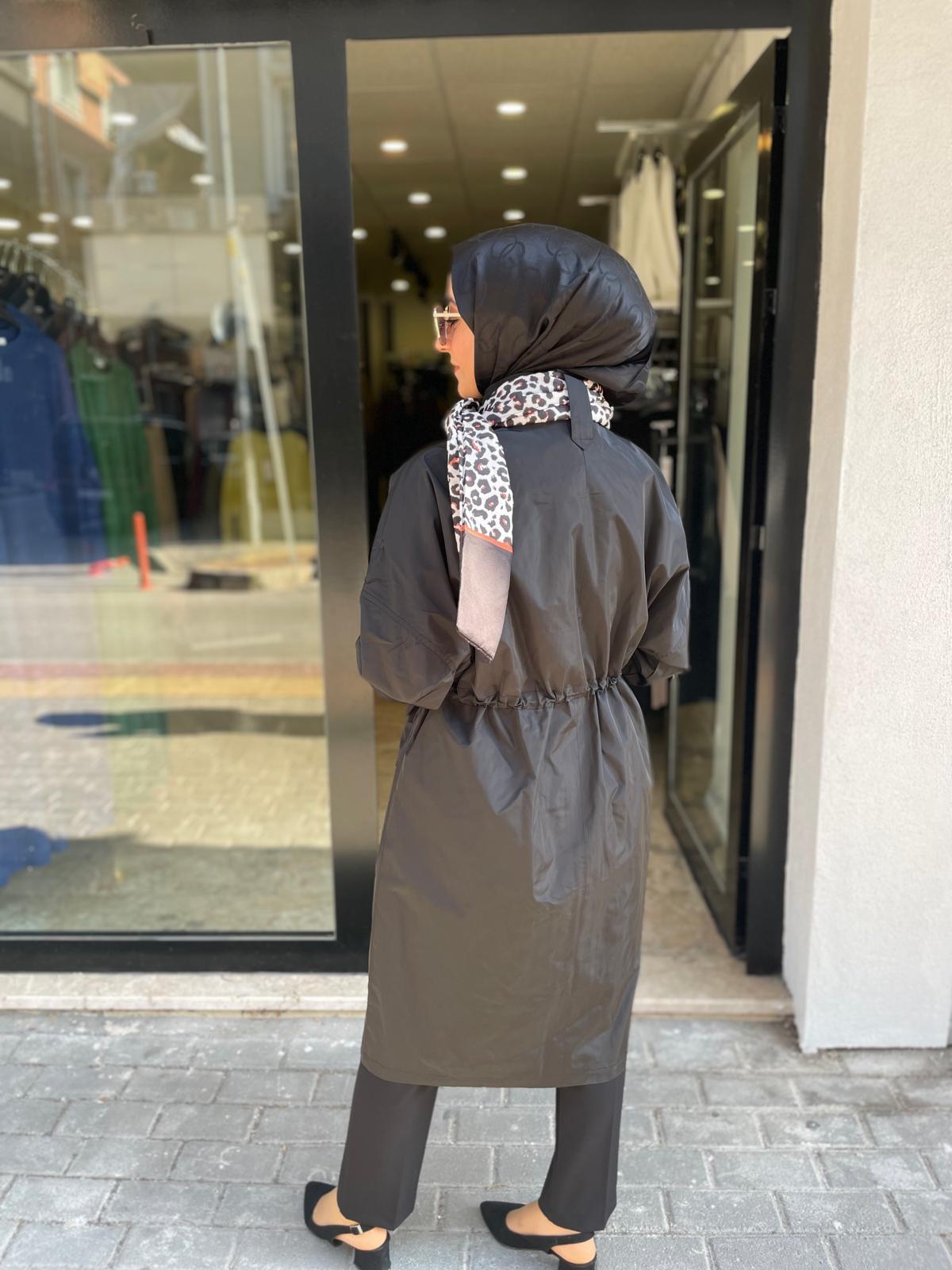 Leopar Atkı Detaylı Trençkot-Siyah
