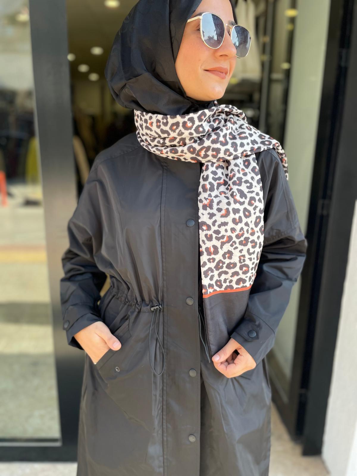 Leopar Atkı Detaylı Trençkot-Siyah