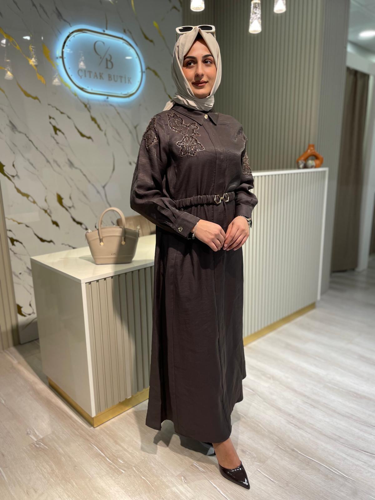 LİSSMORE 5975 DANTEL VE BONCUK  DETAY ELBİSE-KAHVE
