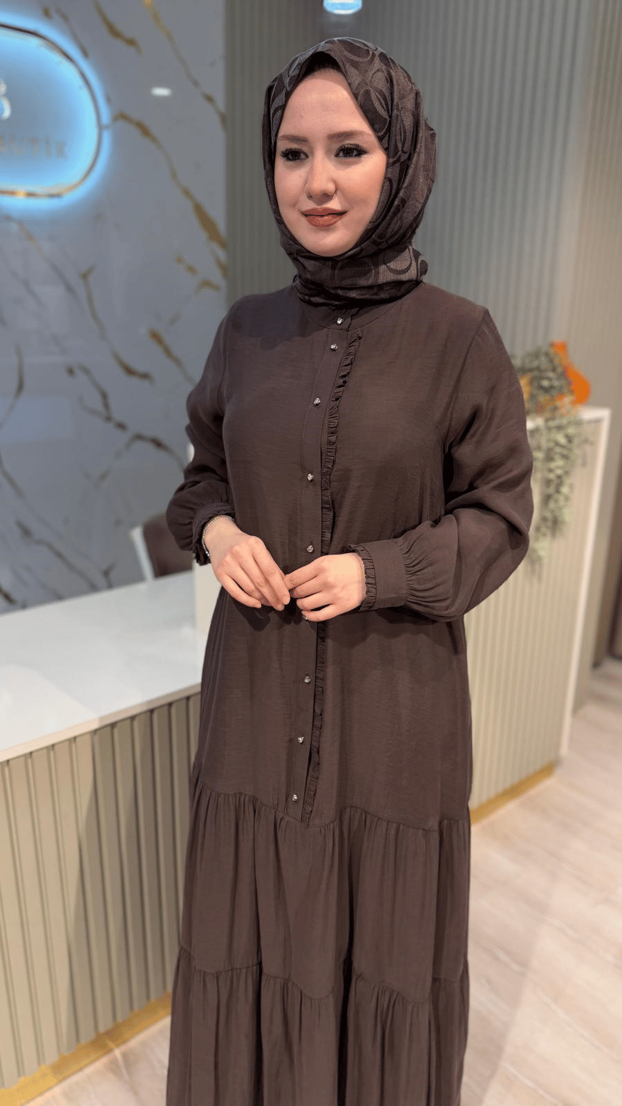 NÇ 26142 TAŞ DÜĞME DETAY KONFORLU ELBİSE - KAHVE