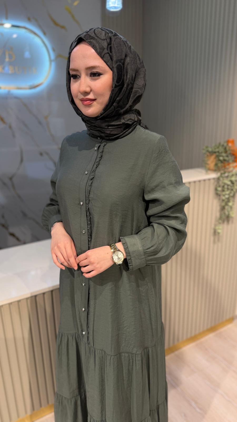 NÇ 26142 TAŞ DÜĞME DETAY KONFORLU ELBİSE - ZÜMRÜT