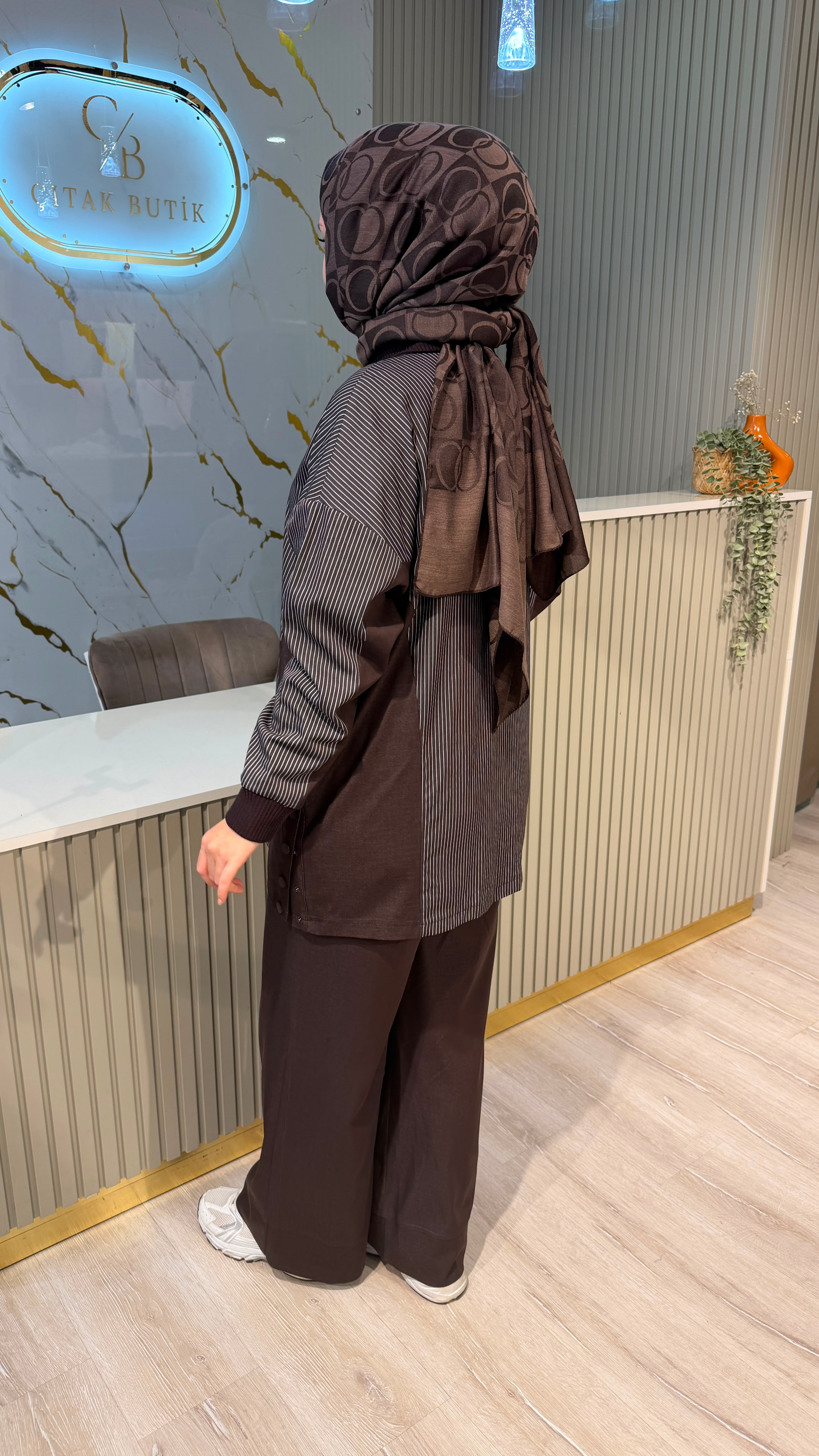 NUSS 01040 ÇİZGİ DETAY TAKIM - KAHVE
