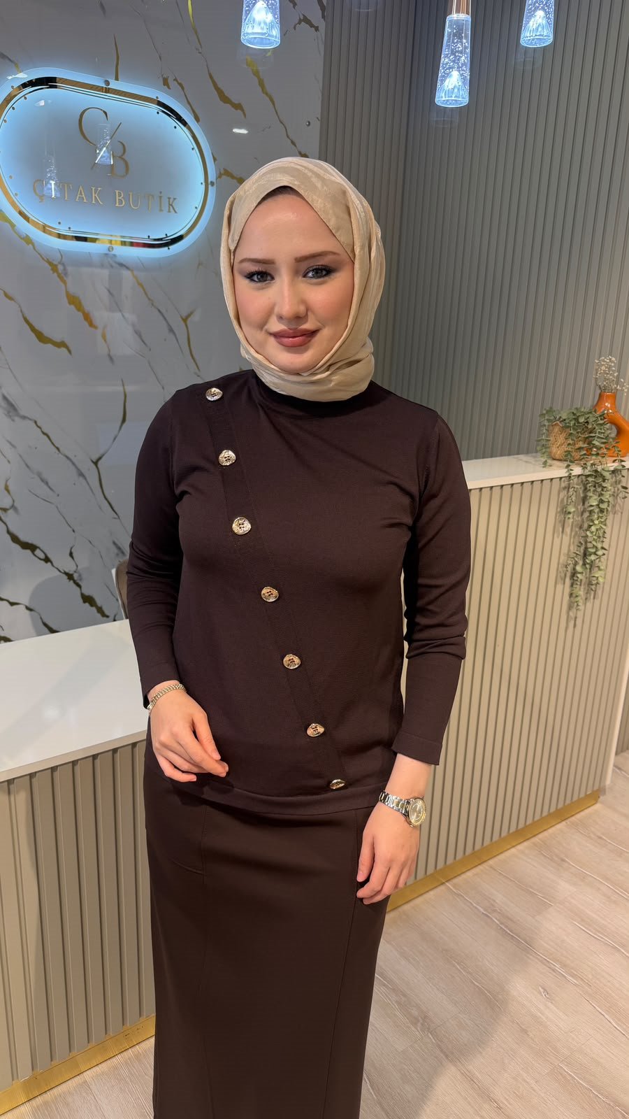 NUSS 0206 VEREV DÜĞME DETAYLI BLUZ - KAHVERENGİ