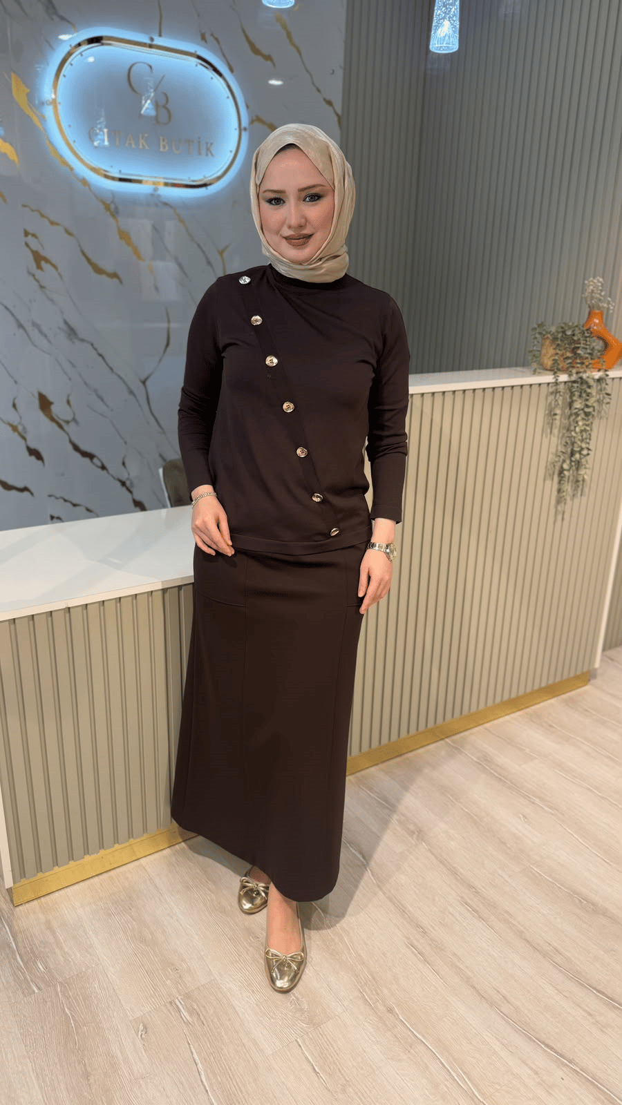 NUSS 0206 VEREV DÜĞME DETAYLI BLUZ - KAHVERENGİ
