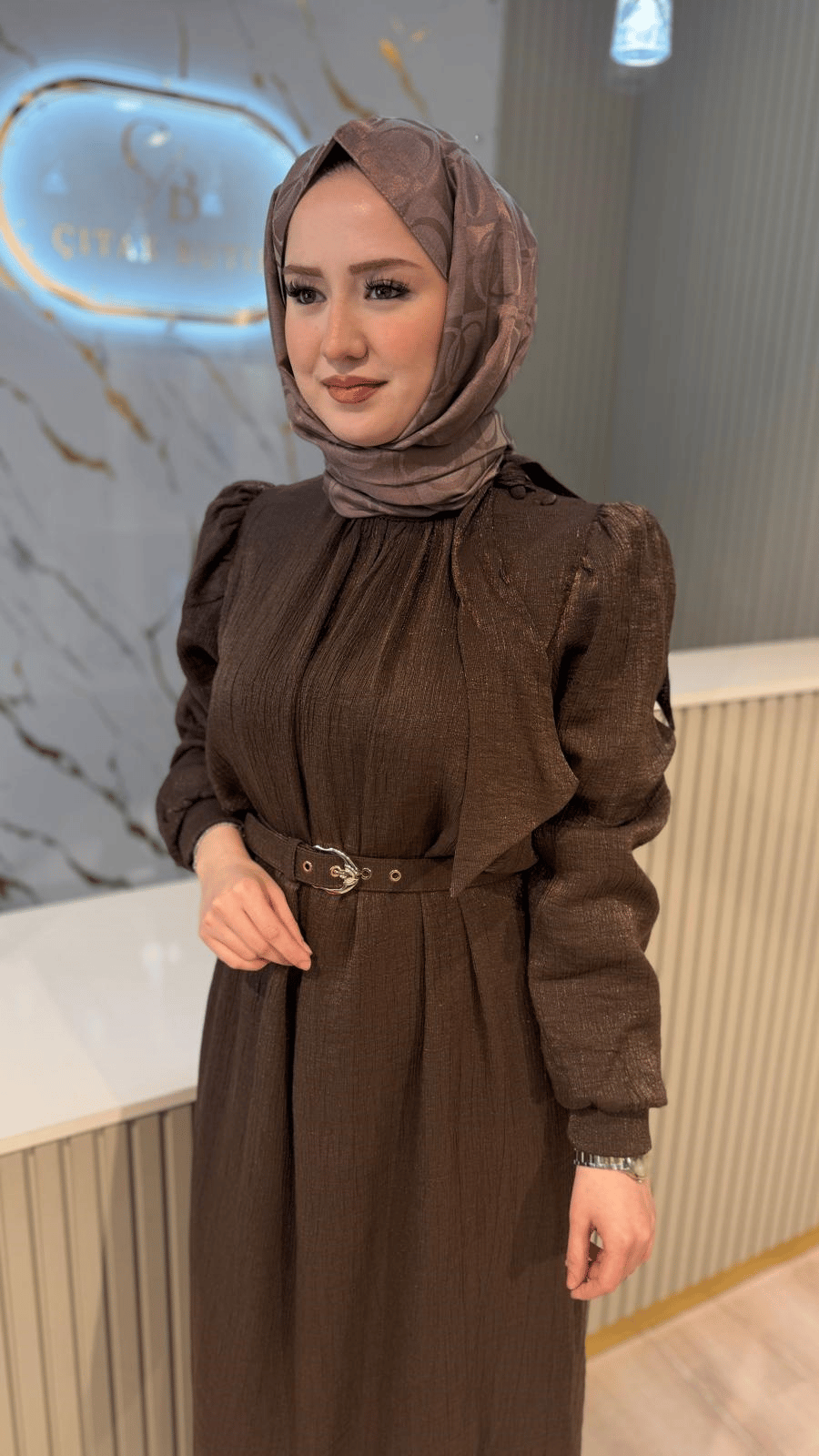 NUSS 2028 KEMER DETAYLI ELBİSE - MOCHA