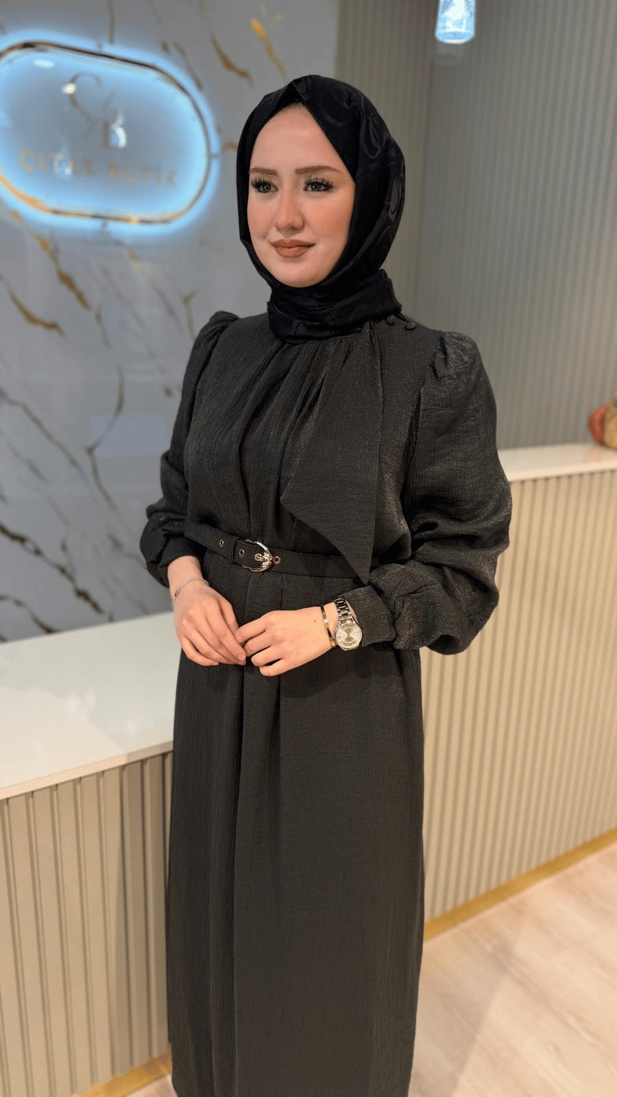 NUSS 2028 KEMER DETAYLI ELBİSE - SİYAH