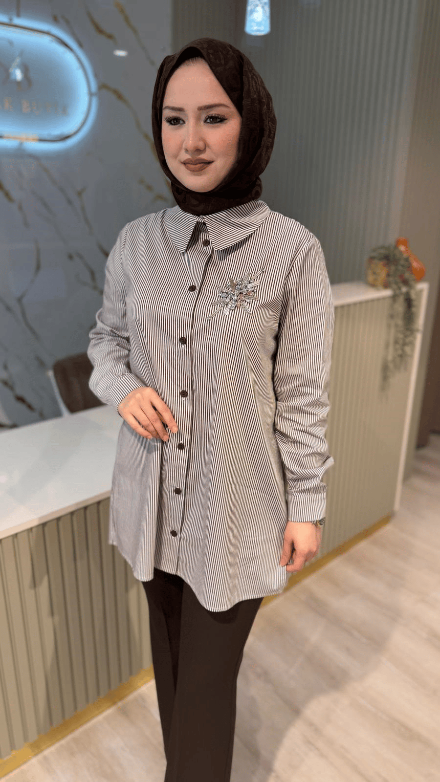 NUSS 3008 TAŞ DETAY ÇİZGİLİ GÖMLEK-KAHVE