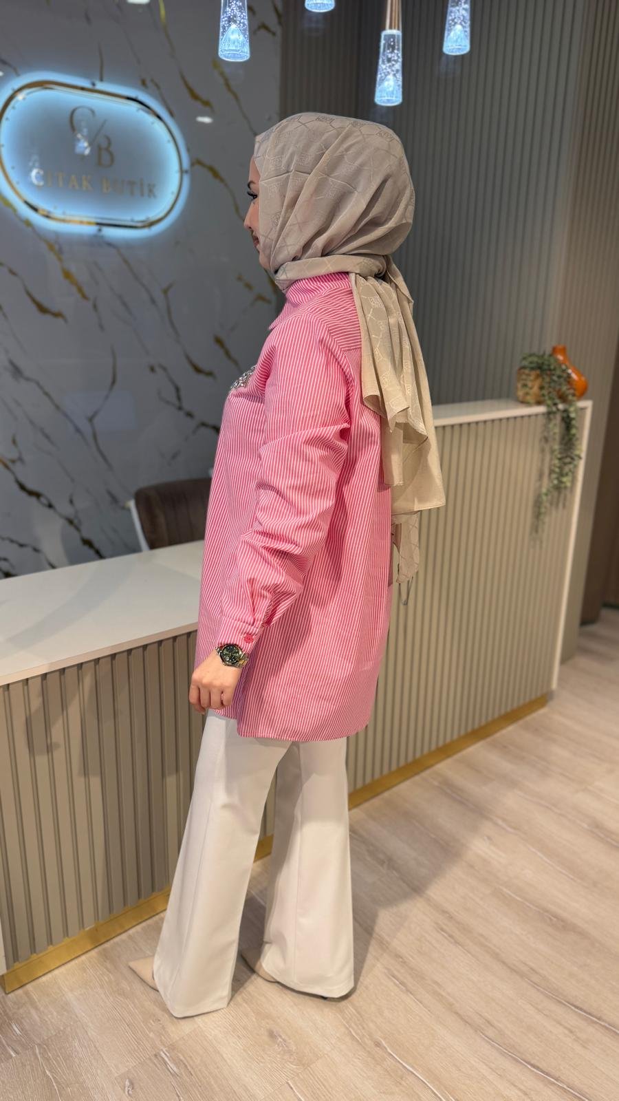 NUSS 3008 TAŞ DETAY ÇİZGİLİ GÖMLEK-PEMBE