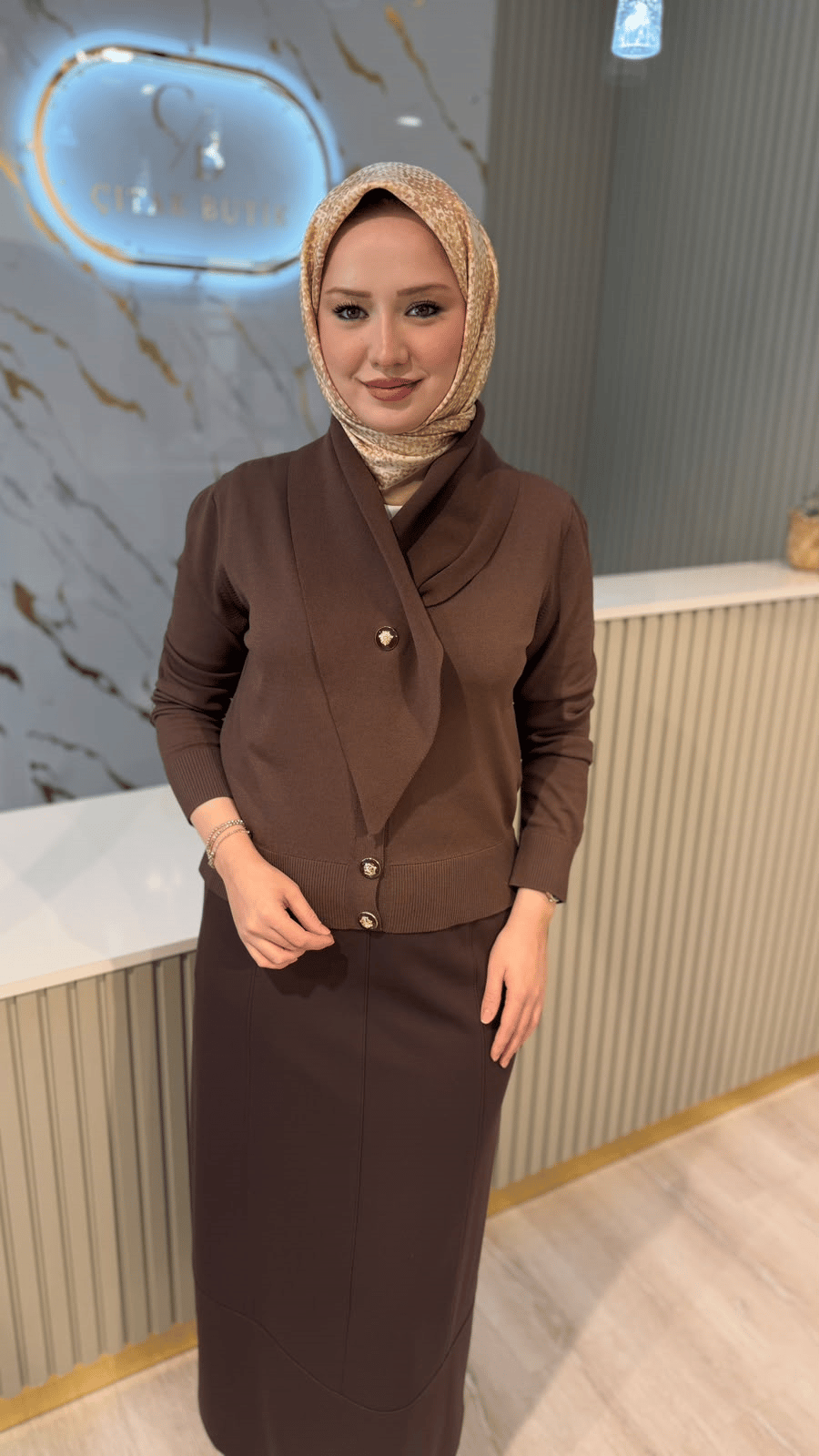 NUSS 604 V YAKA HIRKA -KAHVE