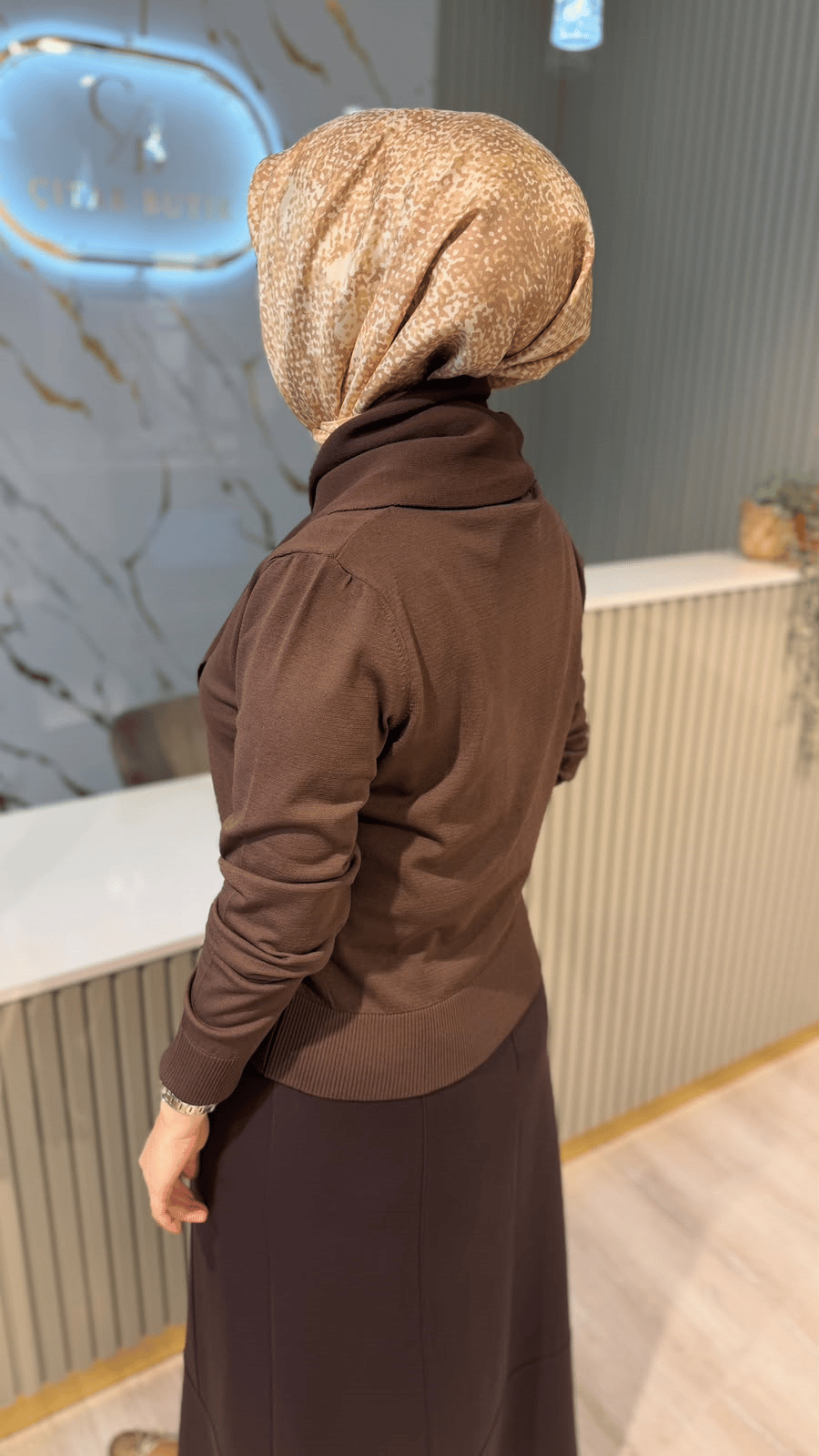 NUSS 604 V YAKA HIRKA -KAHVE