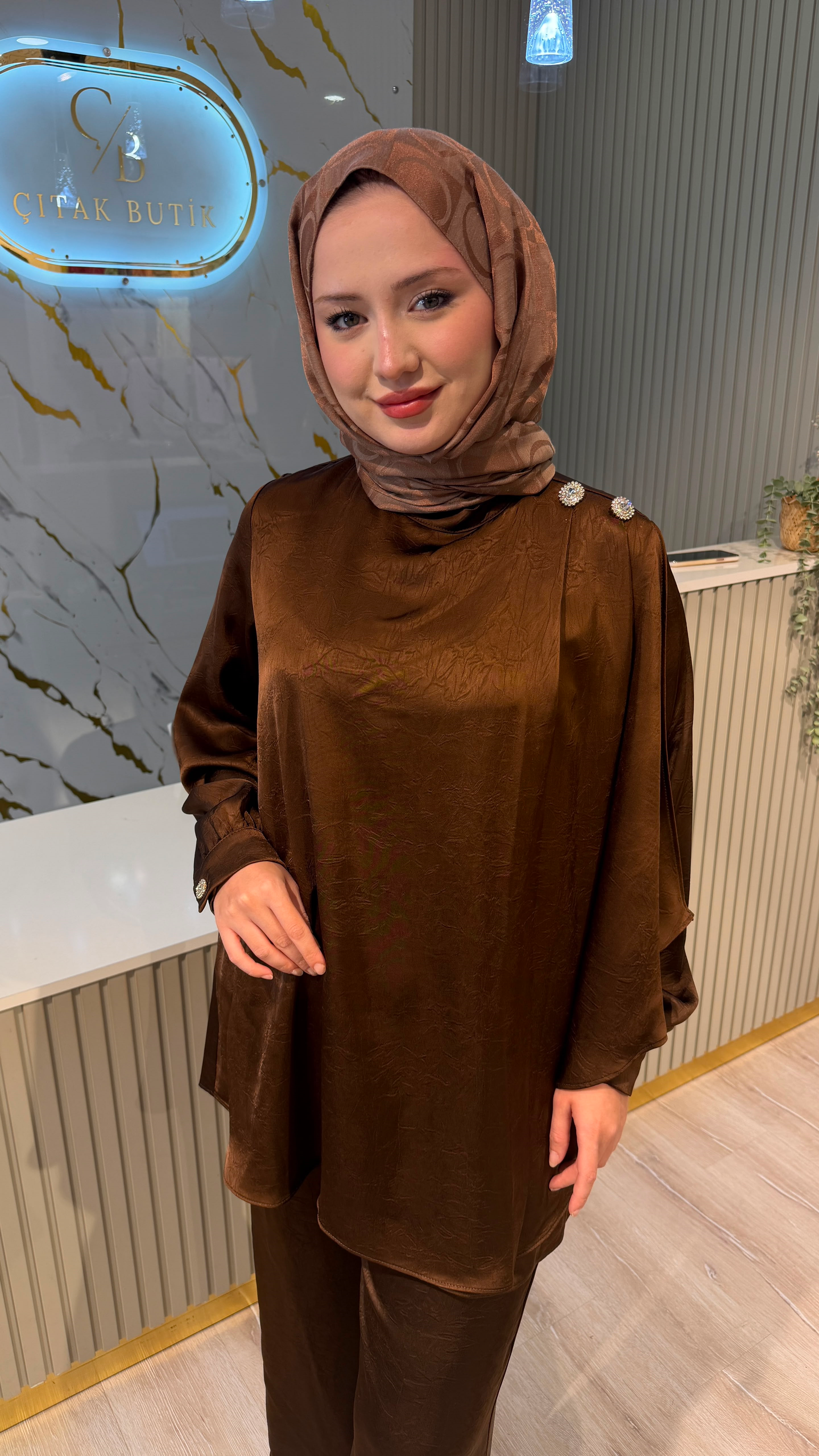 OTTO 3419 OMUZ DÜĞMELİ PANTOLONLU TAKIM- KAHVE