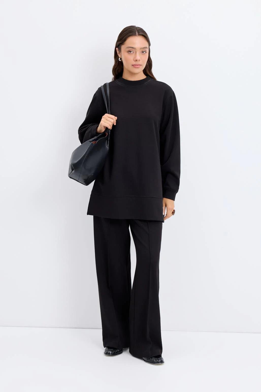OVERSIZE YANDAN YIRTMAÇLI SWEATSHIRT-SİYAH