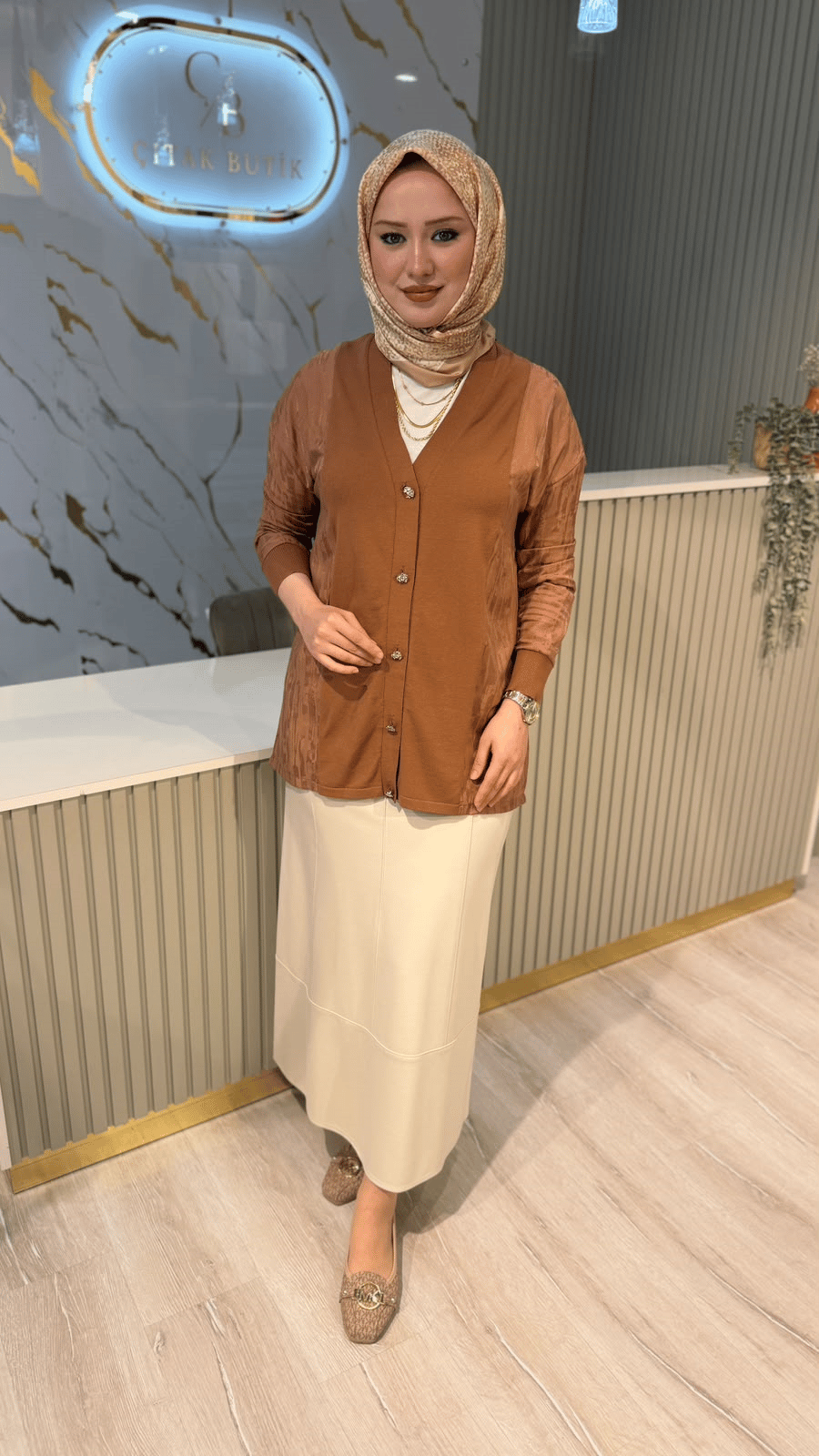 TIĞ TRİKO 21961 KUMAŞ DETAYLI DÜĞMELİ TRİKO HIRKA- KARAMEL