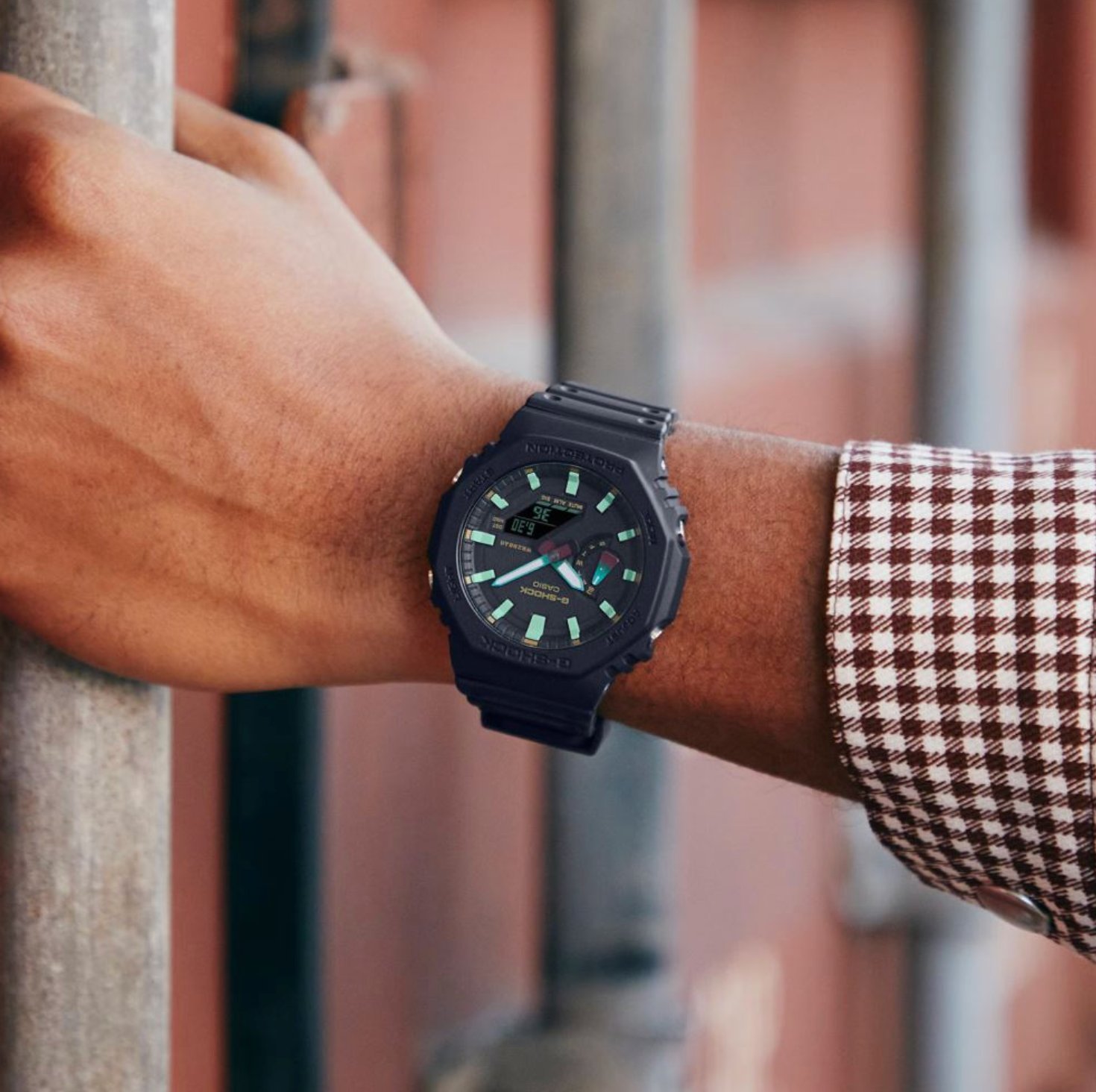 G-SHOCK Casio marka GA-2100RC-1ADR Kol Saati