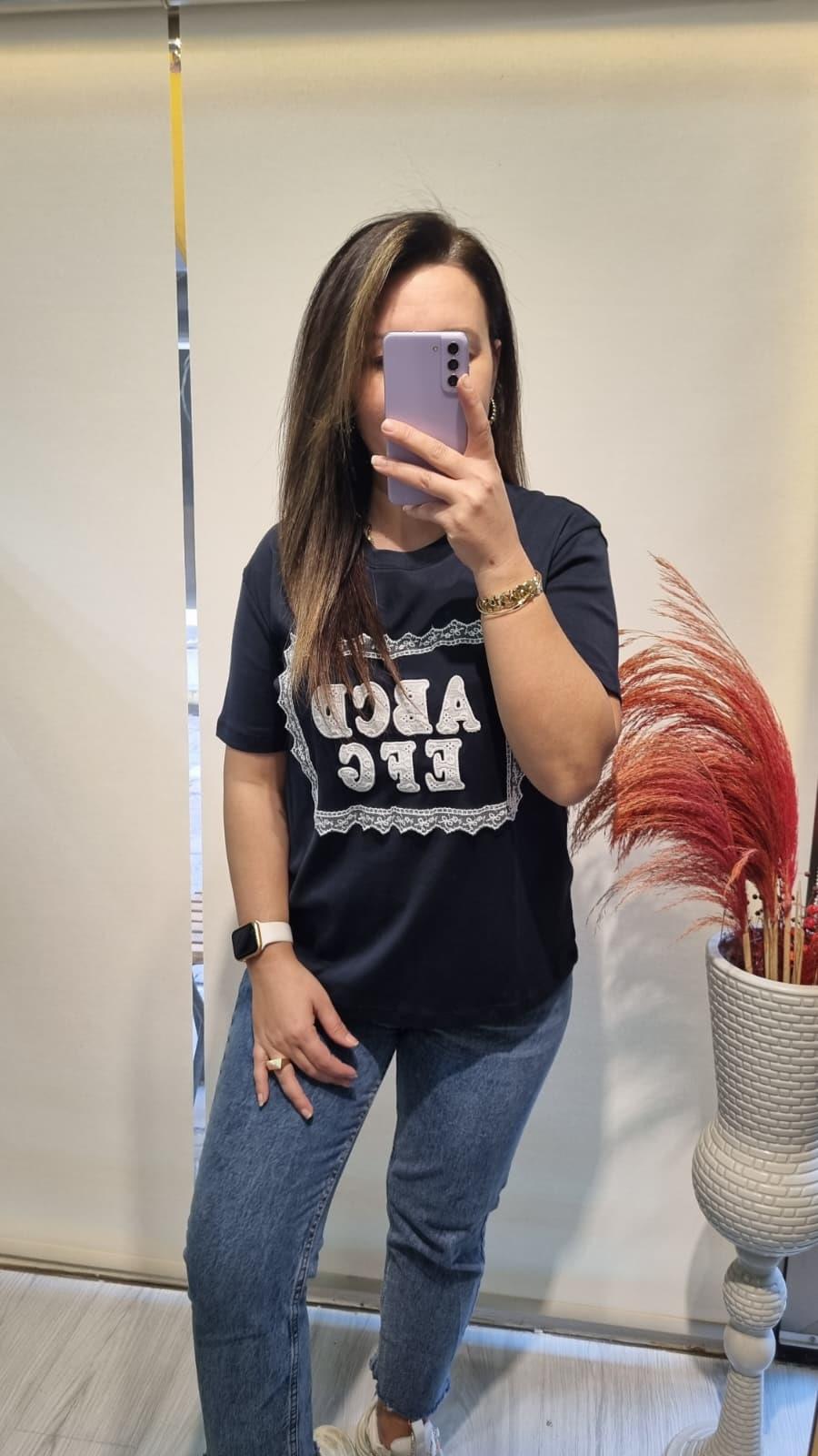 Harf Baskılı Güpür Çerçeve Detaylı Pamuklu Lacivert Tshirt