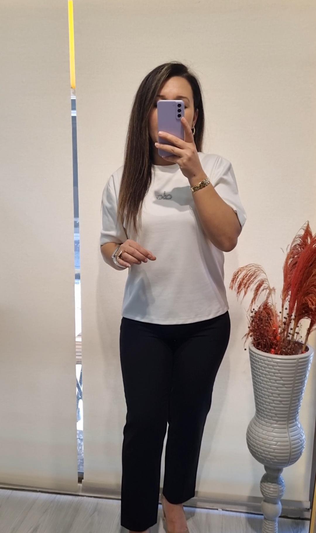 Taş İşlemeli Yuvarlak Yaka Beyaz Tshirt 