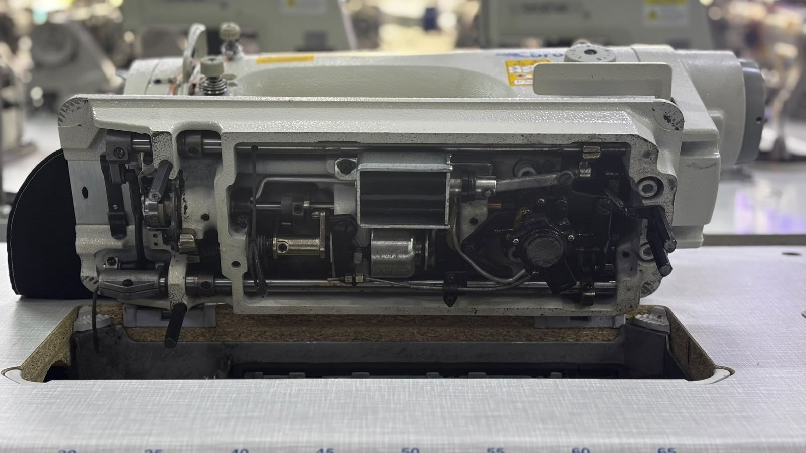 BRODERİ BD-7770 Elektronik kenar bıçaklı düz dikiş makinesi