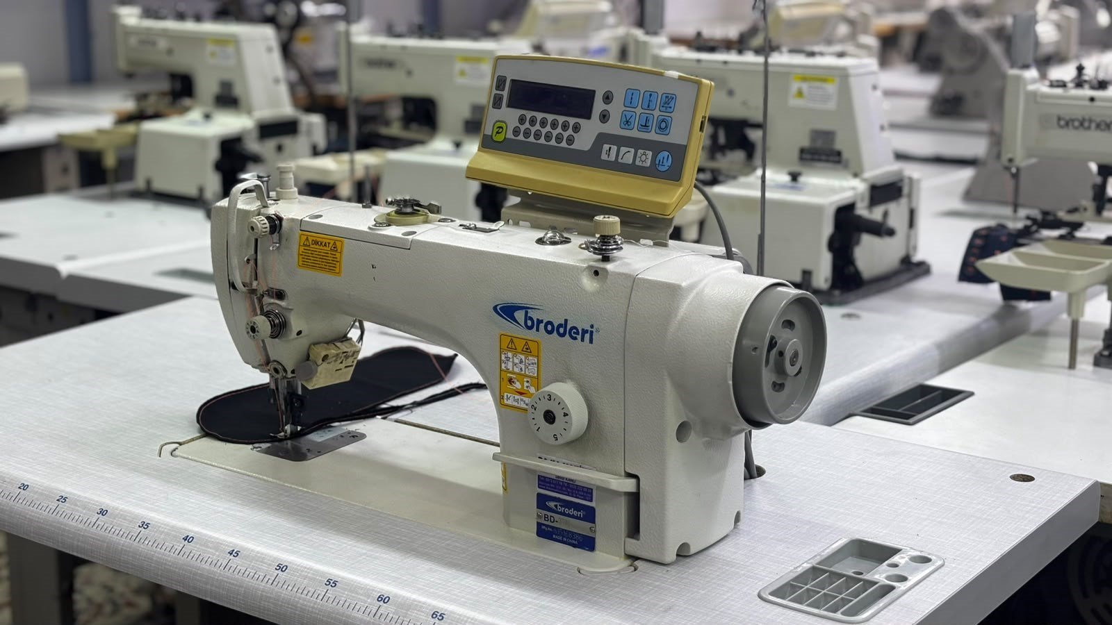 BRODERİ BD-7770 Elektronik kenar bıçaklı düz dikiş makinesi