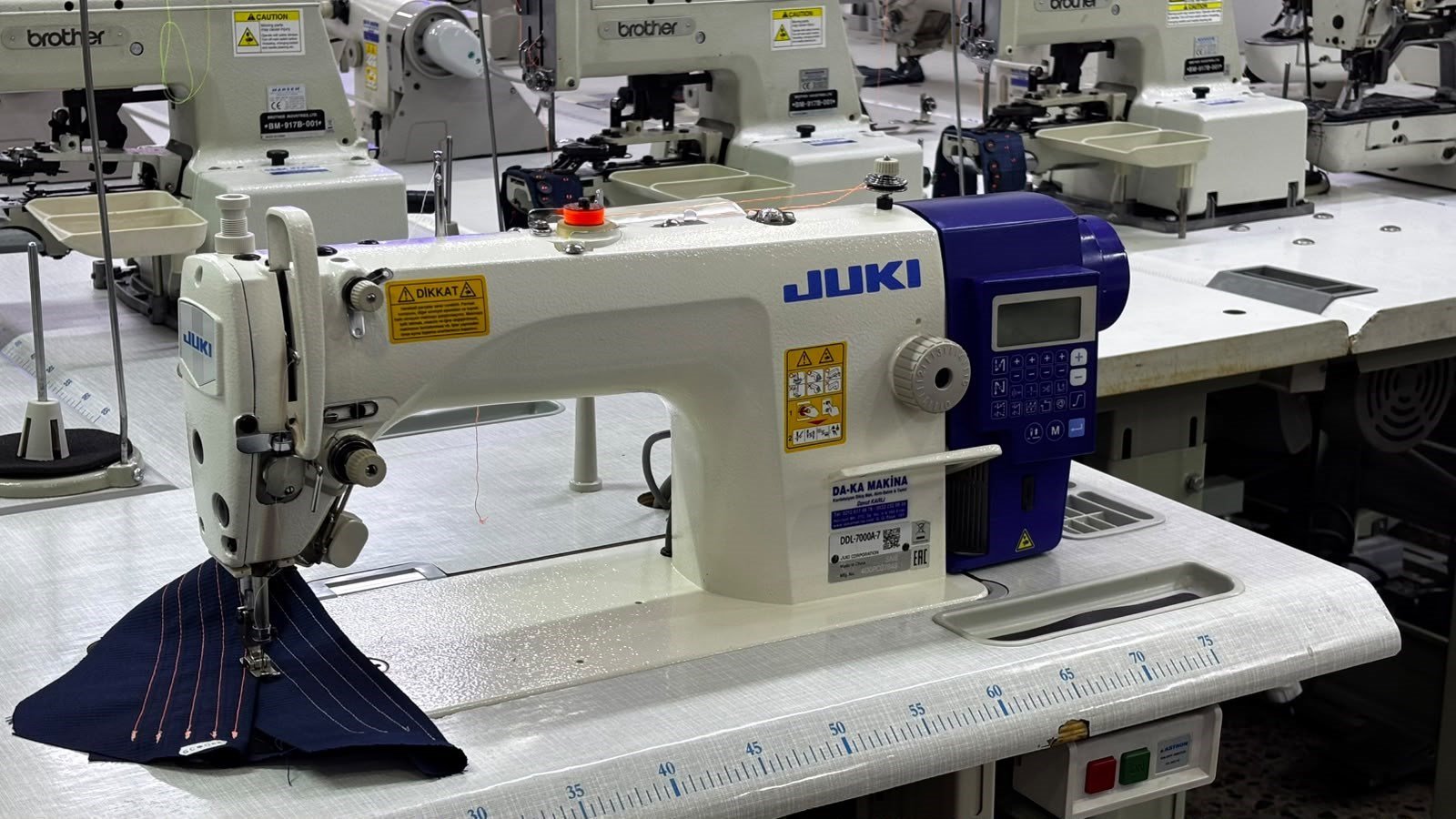 JUKI DDL-7000A-7 Kafadan motorlu elektronik düz dikiş makinesi