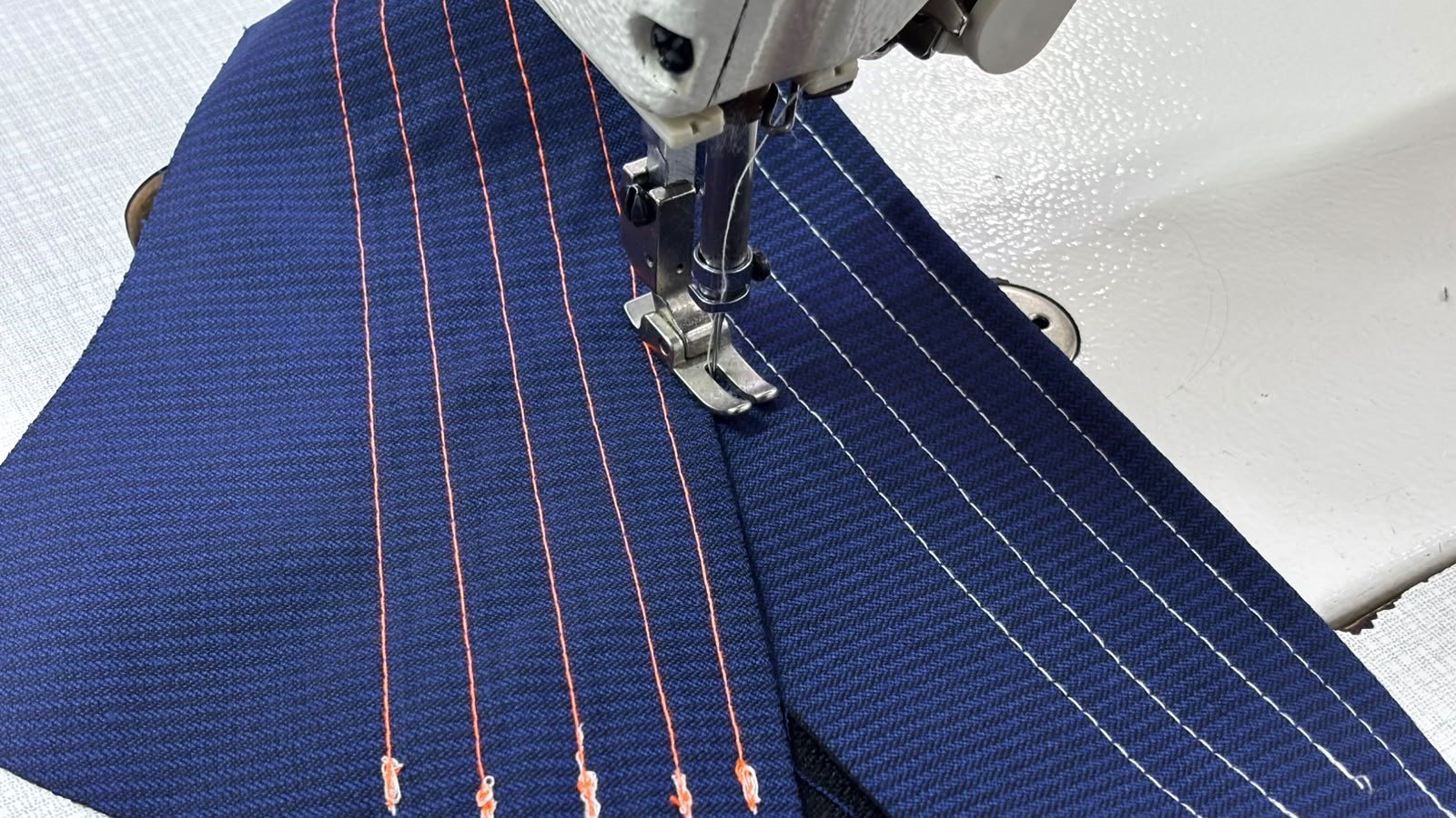 JUKI DDL-7000A-7 Kafadan motorlu elektronik düz dikiş makinesi