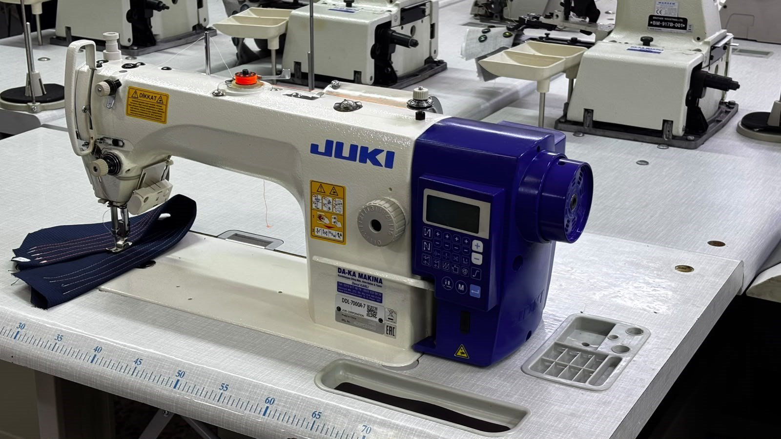 JUKI DDL-7000A-7 Kafadan motorlu elektronik düz dikiş makinesi