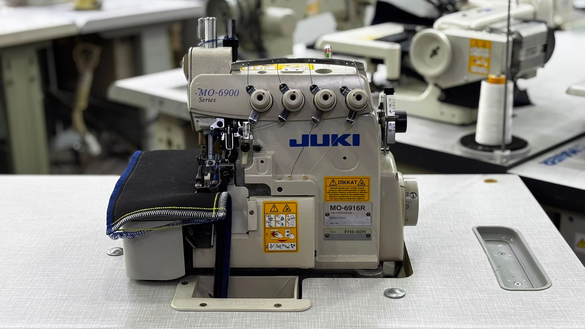 JUKI MO-6916R | FH6-60H | 5 İplik Transportlu kot tipi overlok makinesi