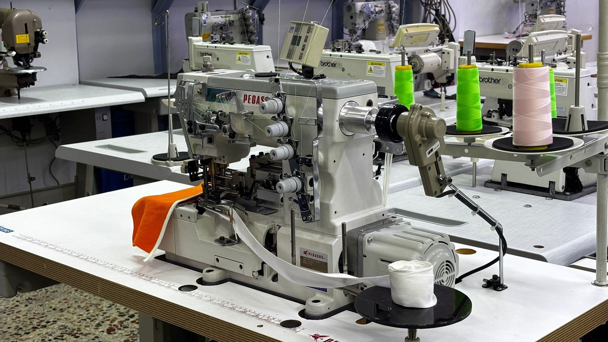 PEGASUS W3500P Biye kesmeli bant reçme makinesi