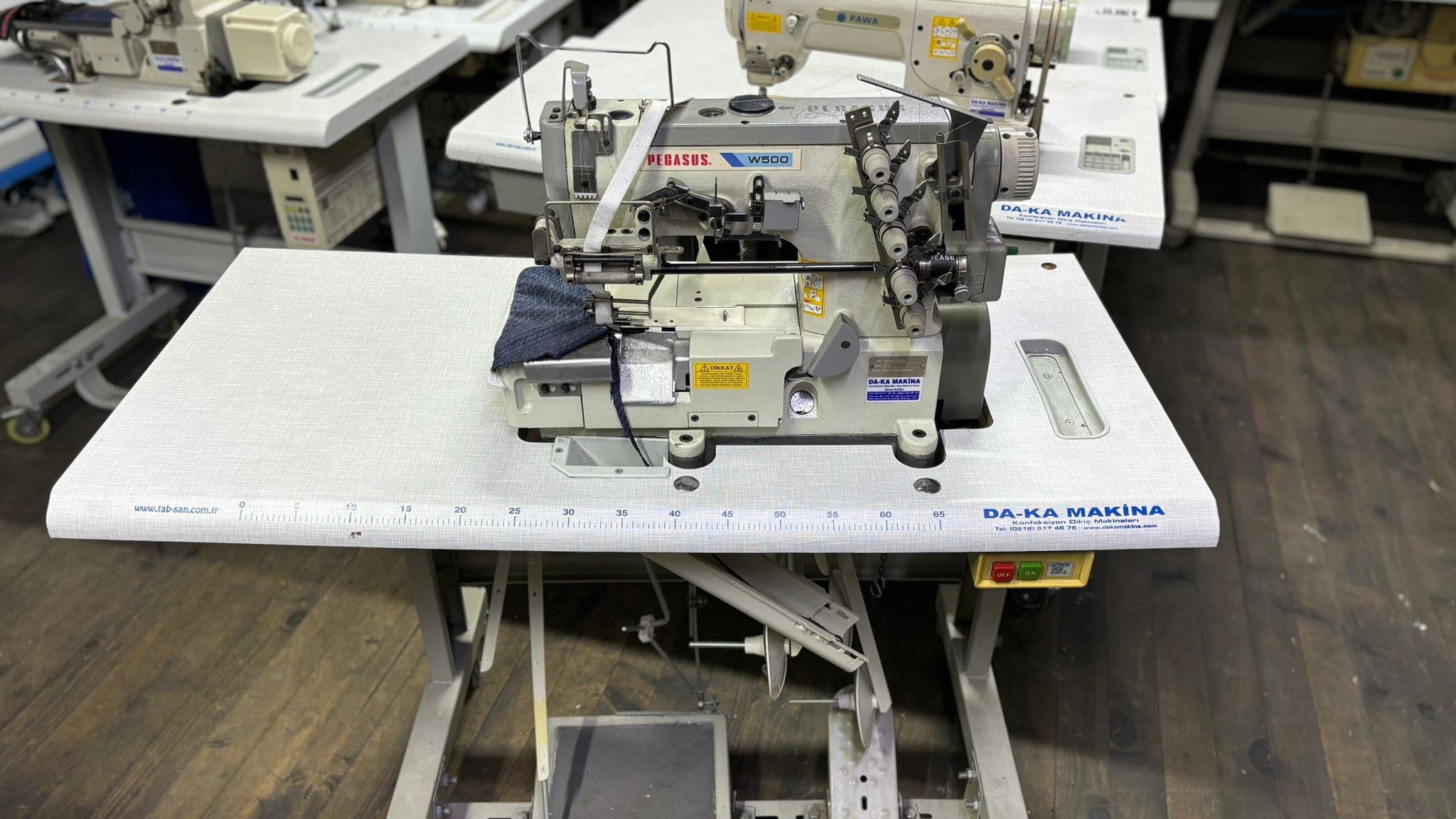 PEGASUS W500 Sağdan Bıçaklı Önden Merdaneli Lastik Reçme Makinası