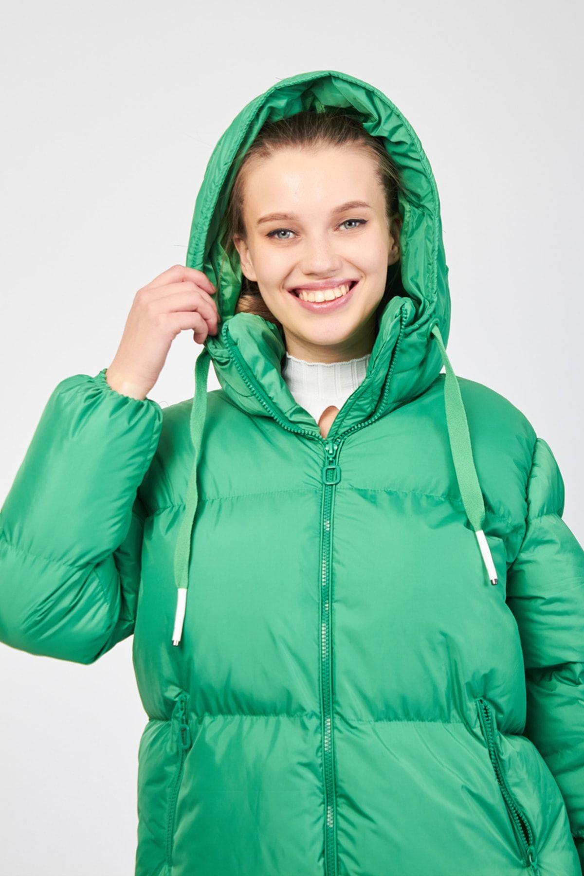 Yeşil Kapüşonlu Lüx Kalite Puffy Mont