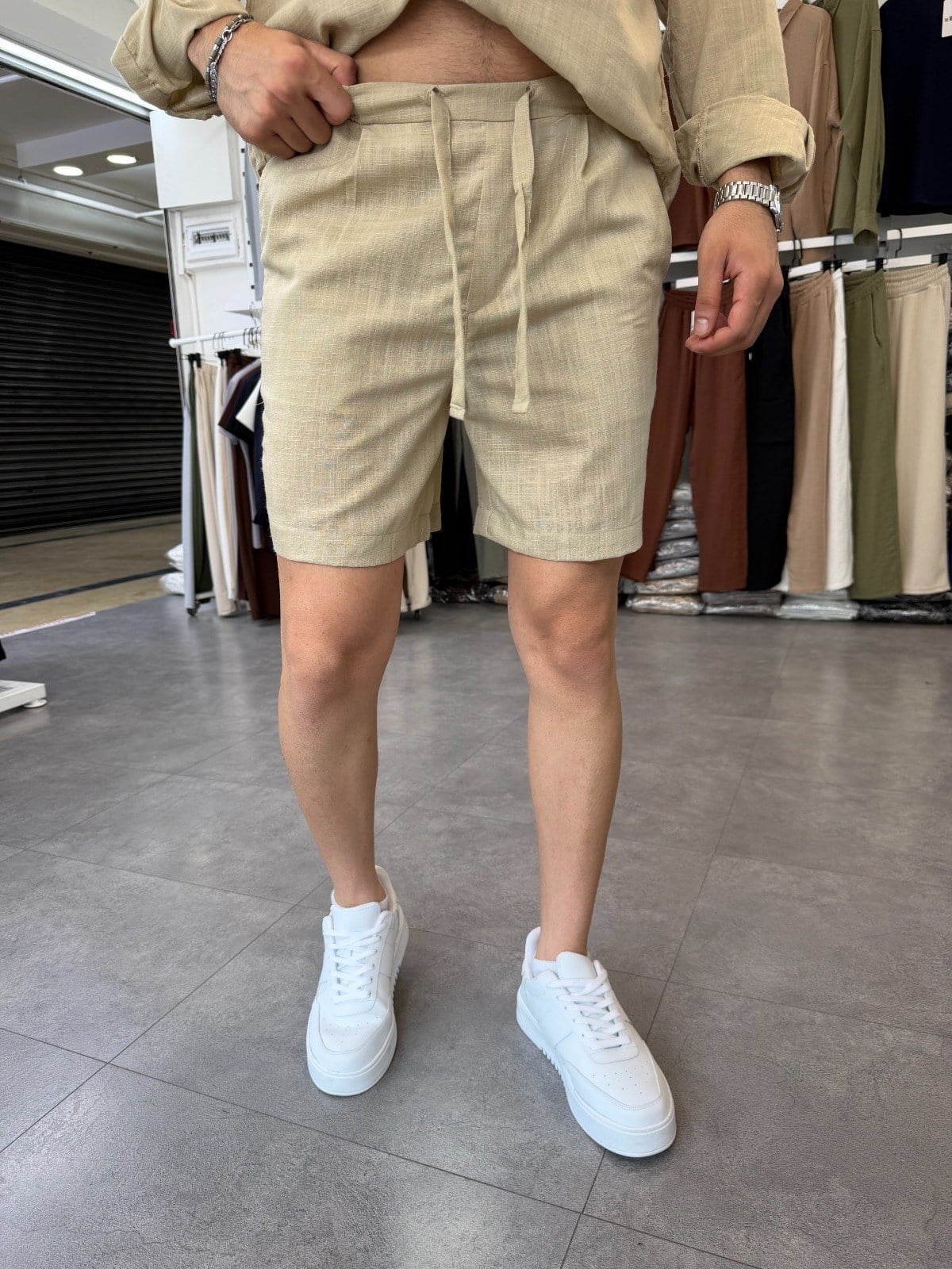 Pileli Beli Yarım Lastik Keten Şort Bej