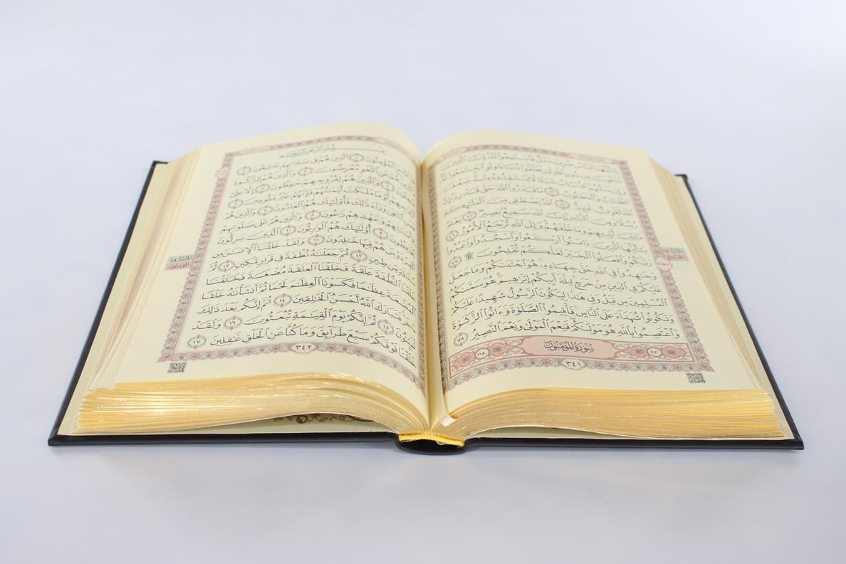 Hac ve Umre Hediyeliği - Kur'an, Seccade, Tesbih SETİ -SİYAHHac ve Umre Hediyelik Set - Kur'an, Yasin, Tesbih, Seccade