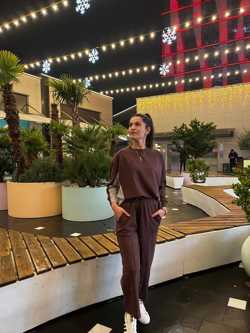 Arka Tarafı Gömlek Detaylı Takım