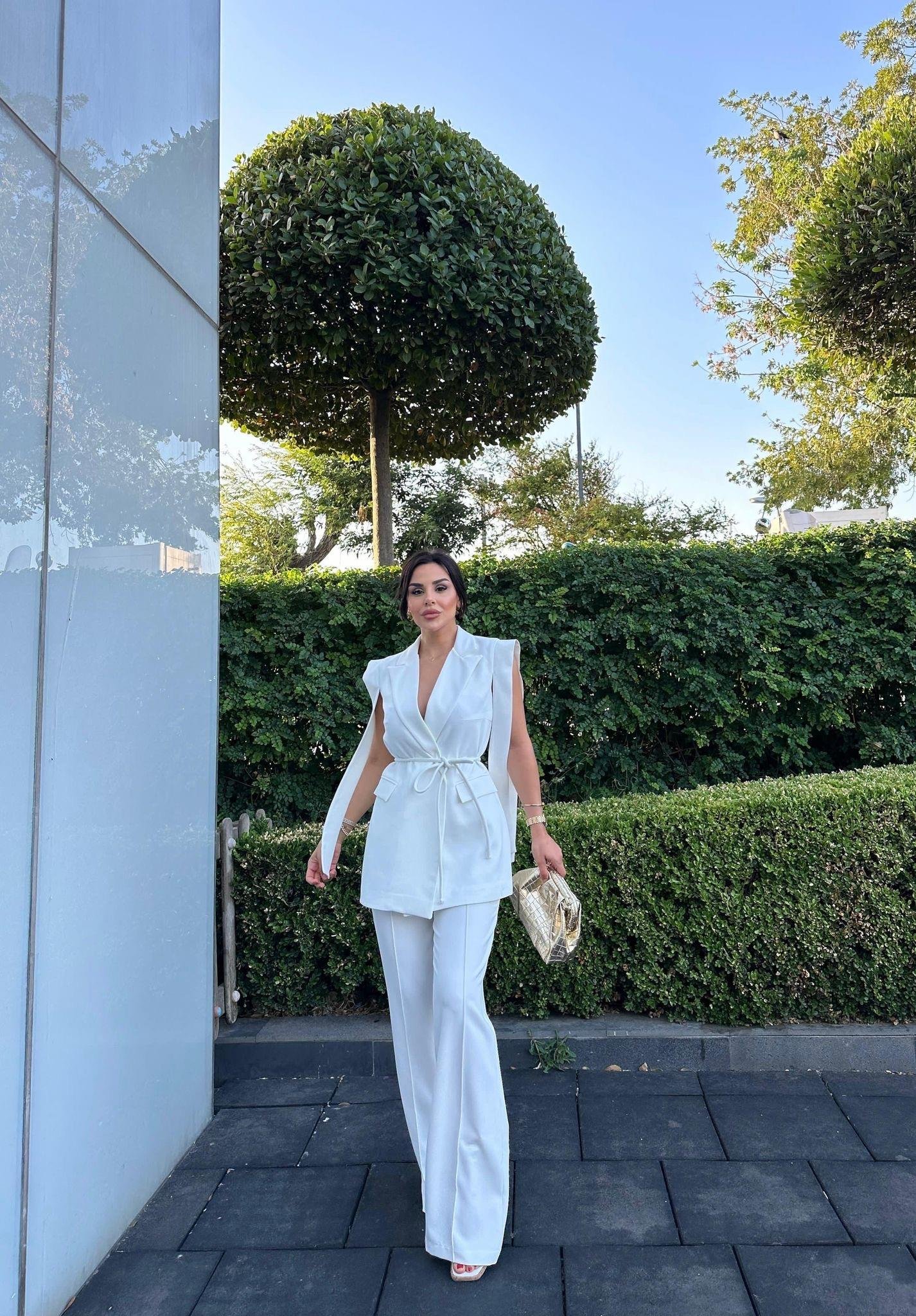 Beyaz Bağlamalı Yelek Pantolon Blazer Takım