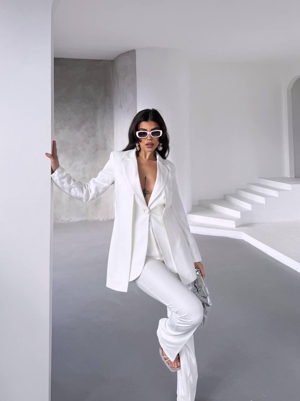 Beyaz Çift Kuşak Görünümlü Blazer Takım
