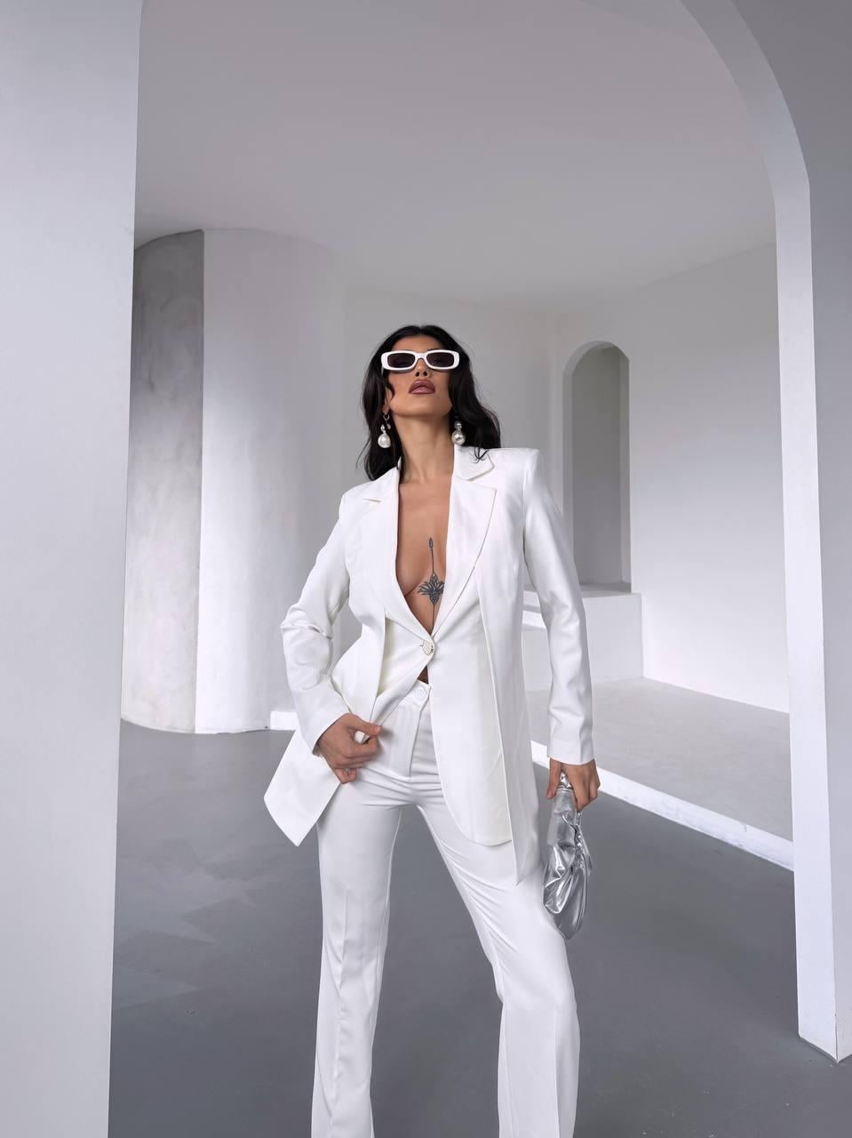 Beyaz Çift Kuşak Görünümlü Blazer Takım