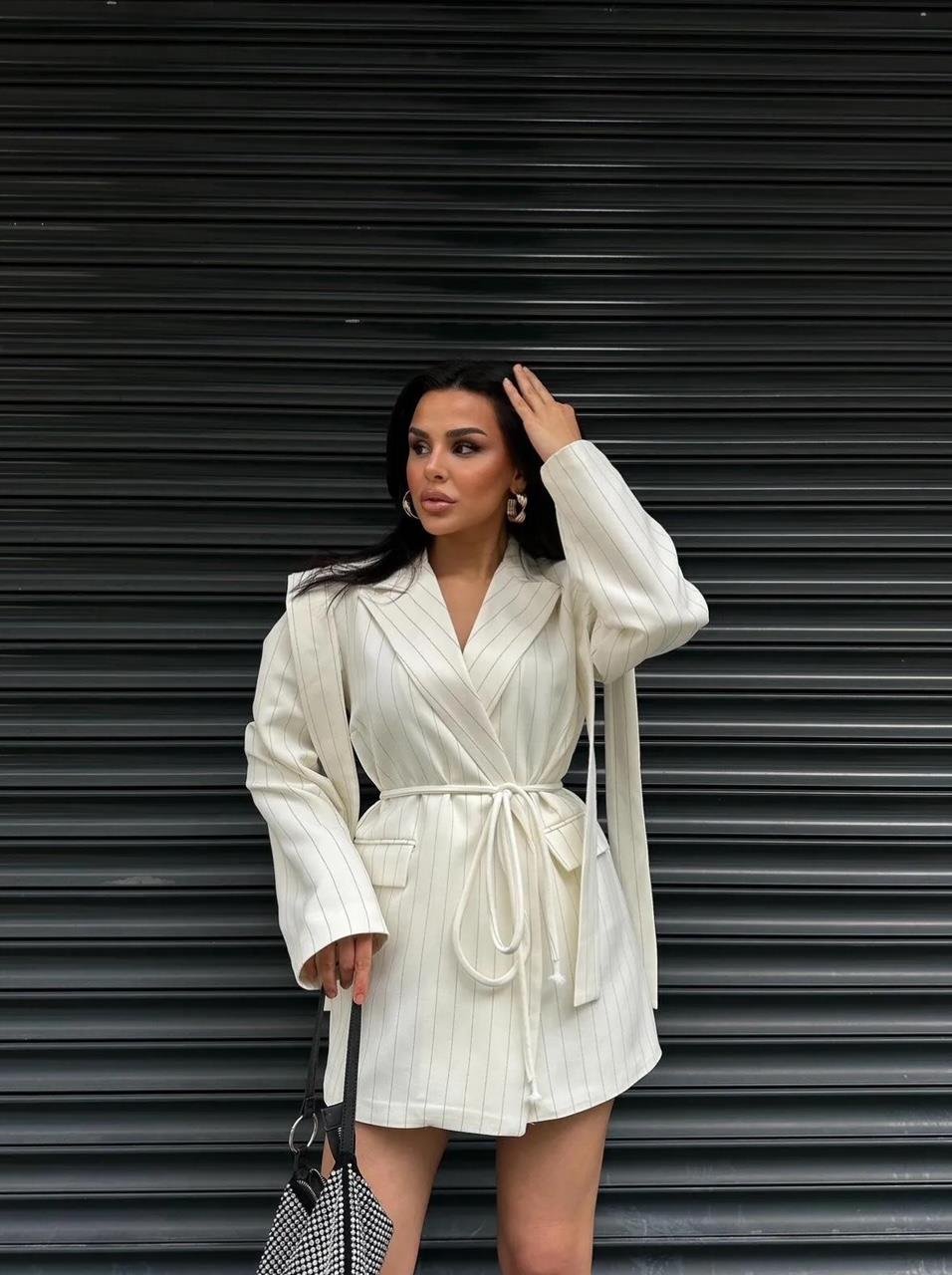 Beyaz Çizgili Bağlamalı Blazer Ceket