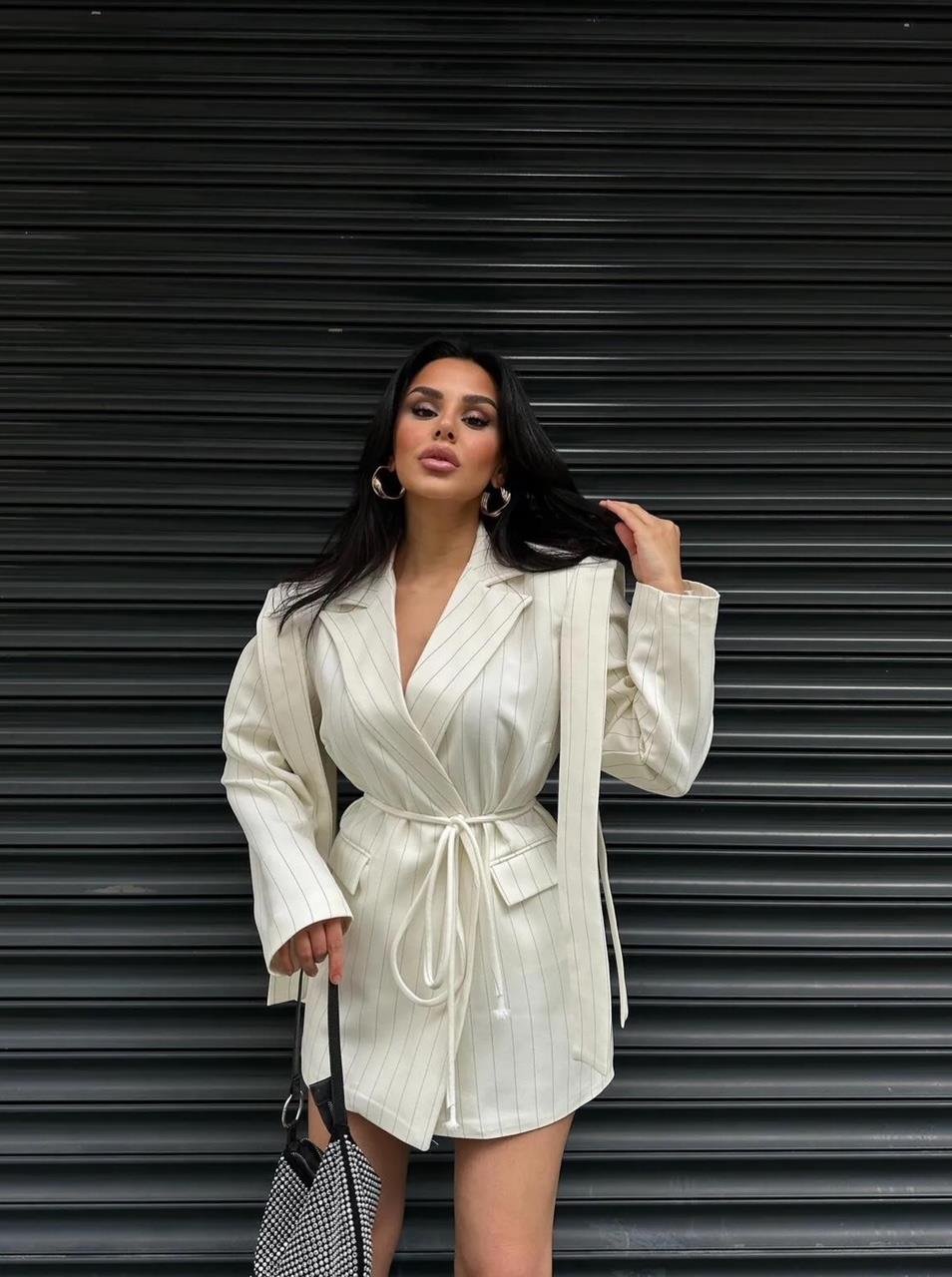 Beyaz Çizgili Bağlamalı Blazer Ceket