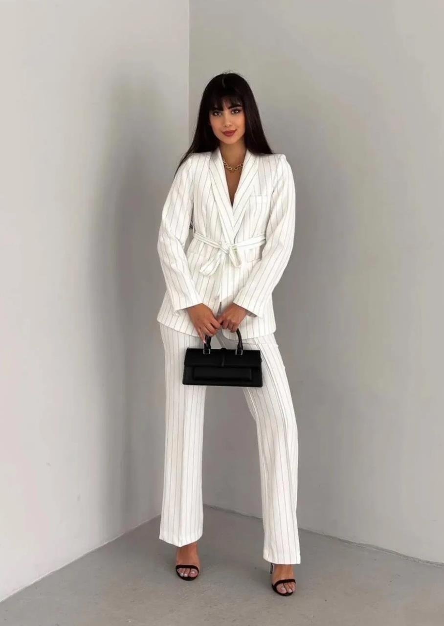 Beyaz Çizgili Kuşaklı Blazer Takım