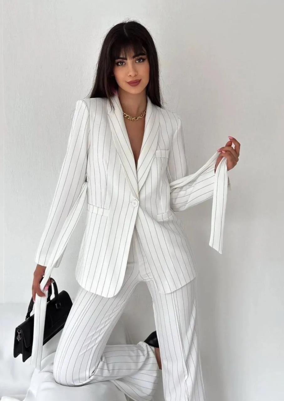 Beyaz Çizgili Kuşaklı Blazer Takım