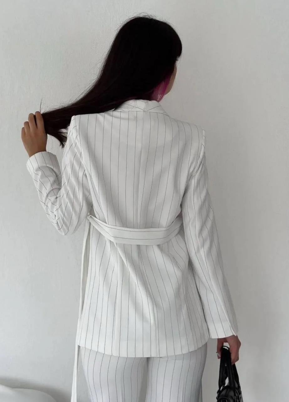 Beyaz Çizgili Kuşaklı Blazer Takım